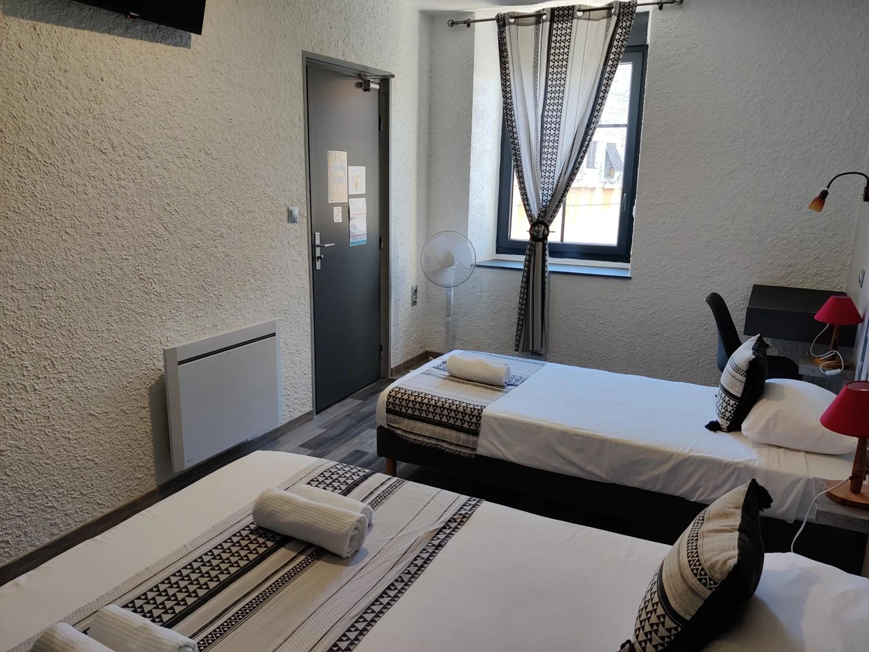 Bed in Hotel Les Voyageurs - Vogüé