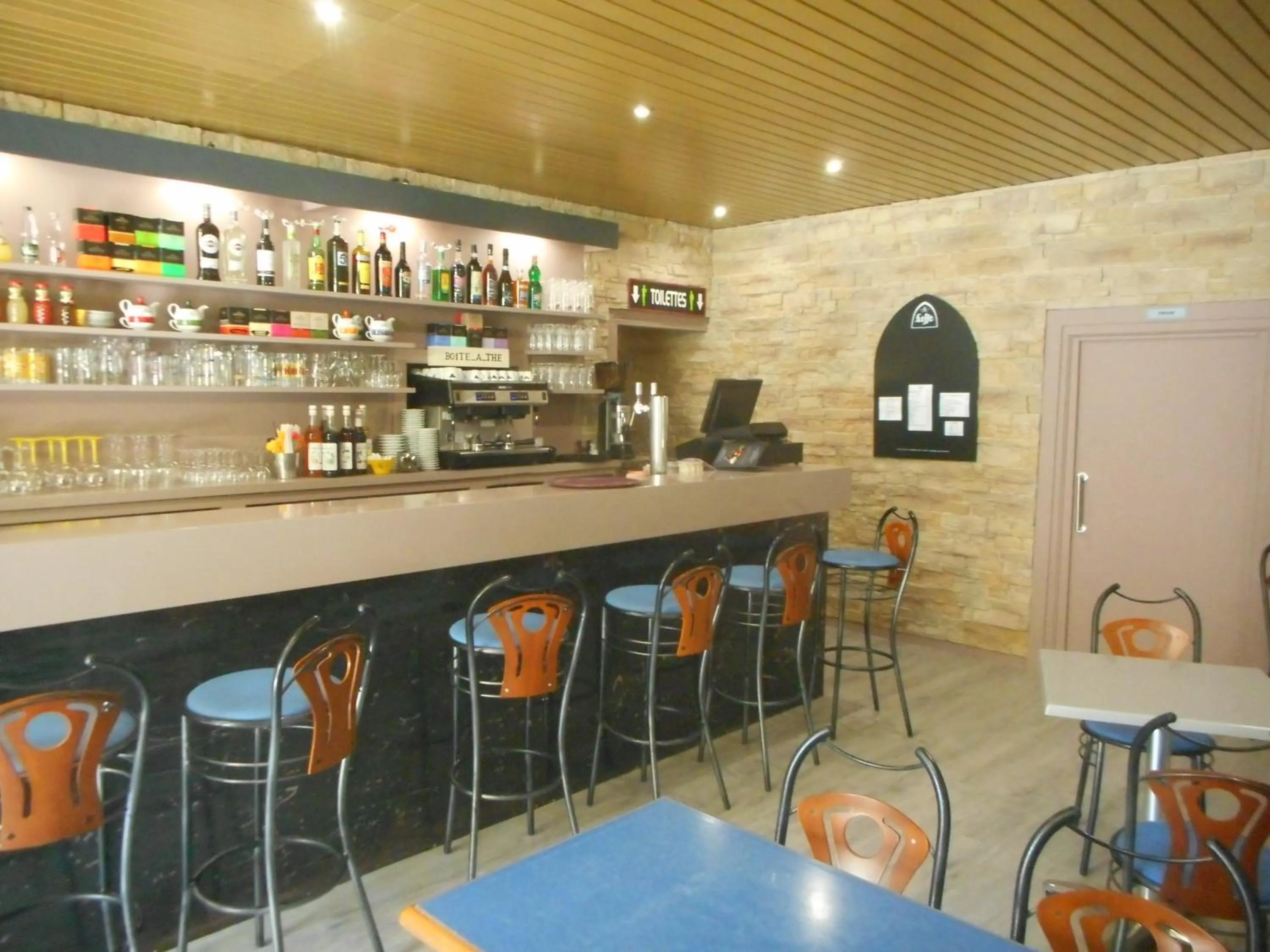 Lounge or bar in Hotel Les Voyageurs - Vogüé