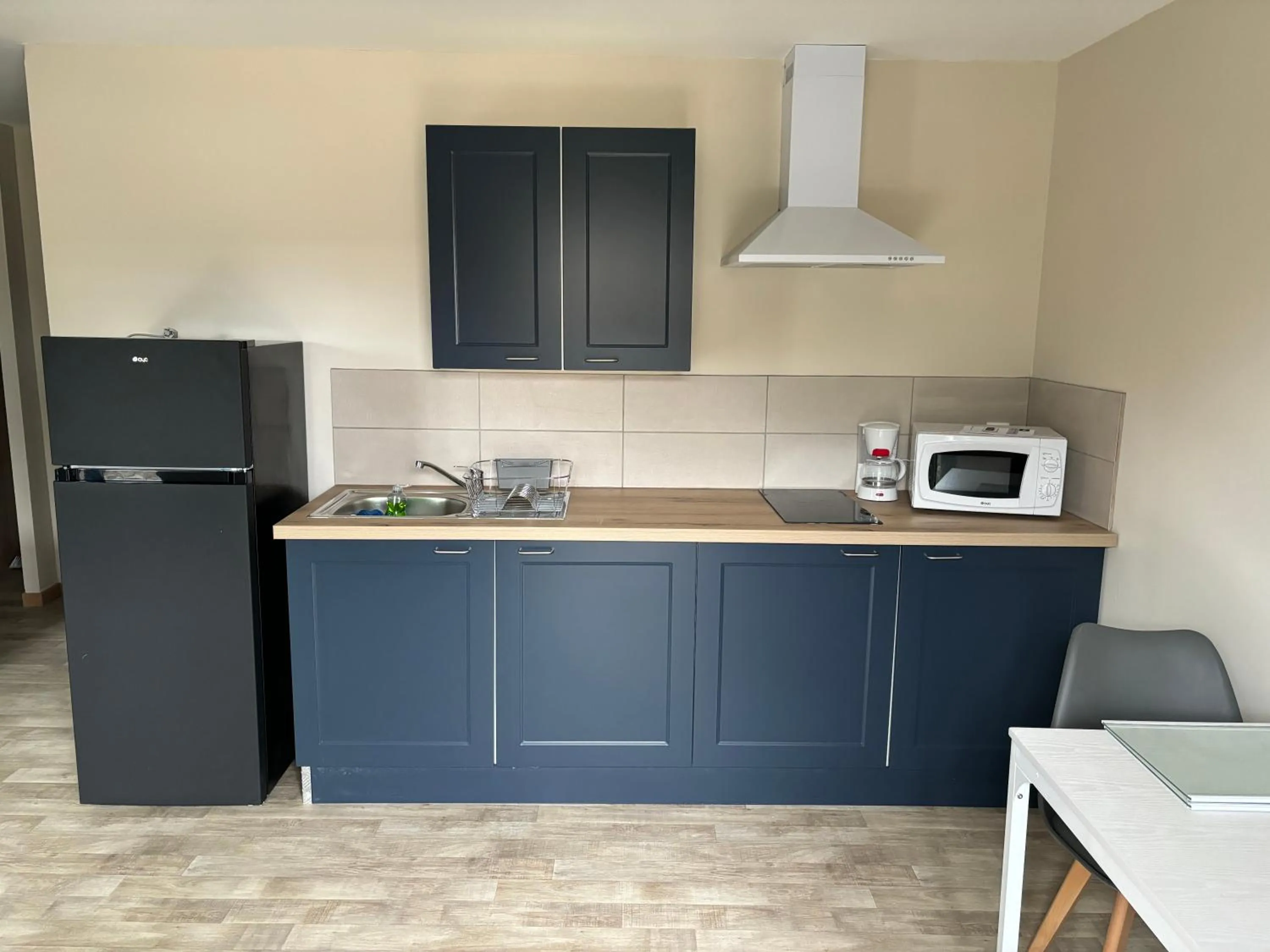 Kitchen or kitchenette in Hotel Les Voyageurs - Vogüé