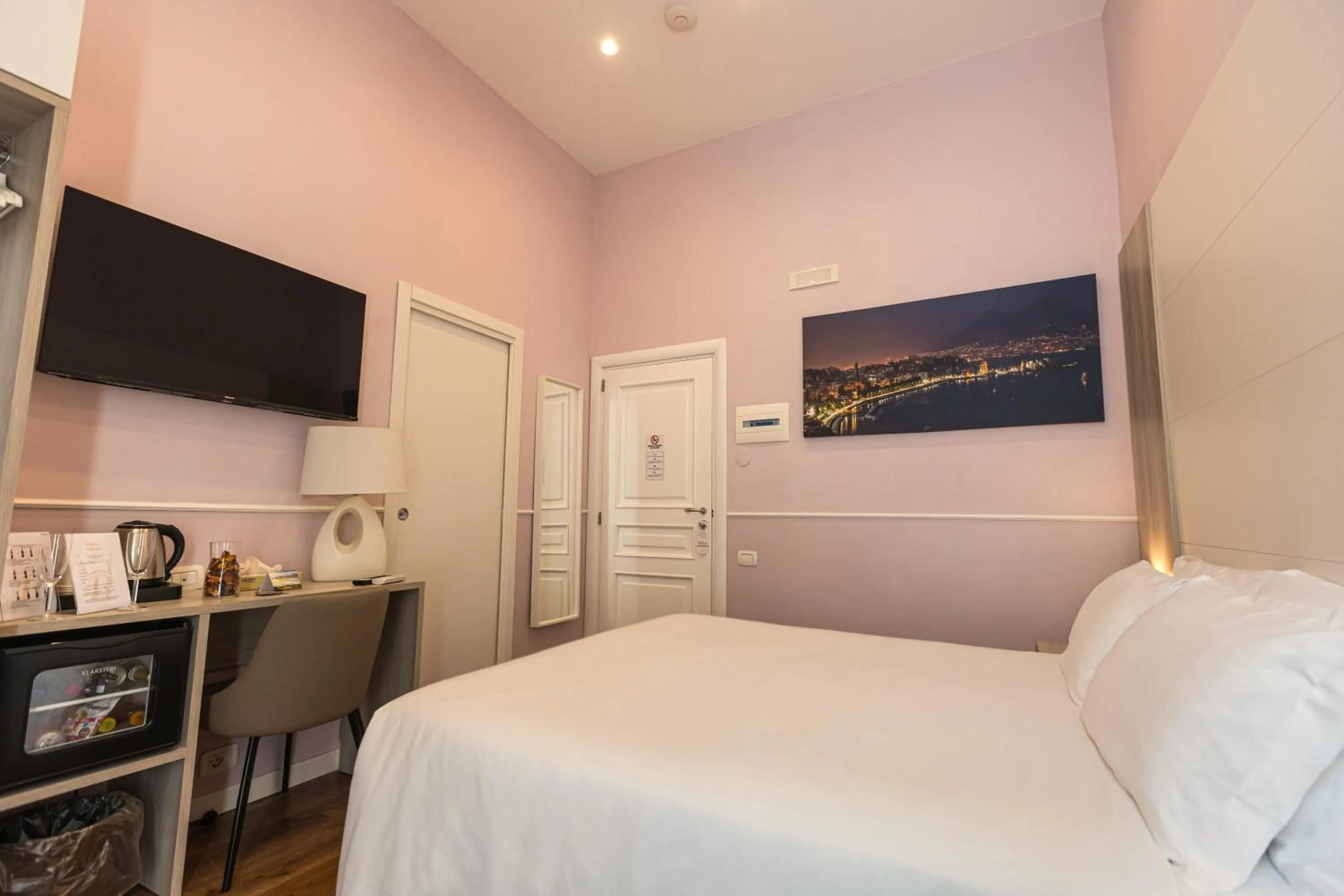 Photo of the whole room, Bed in Relais del Principe