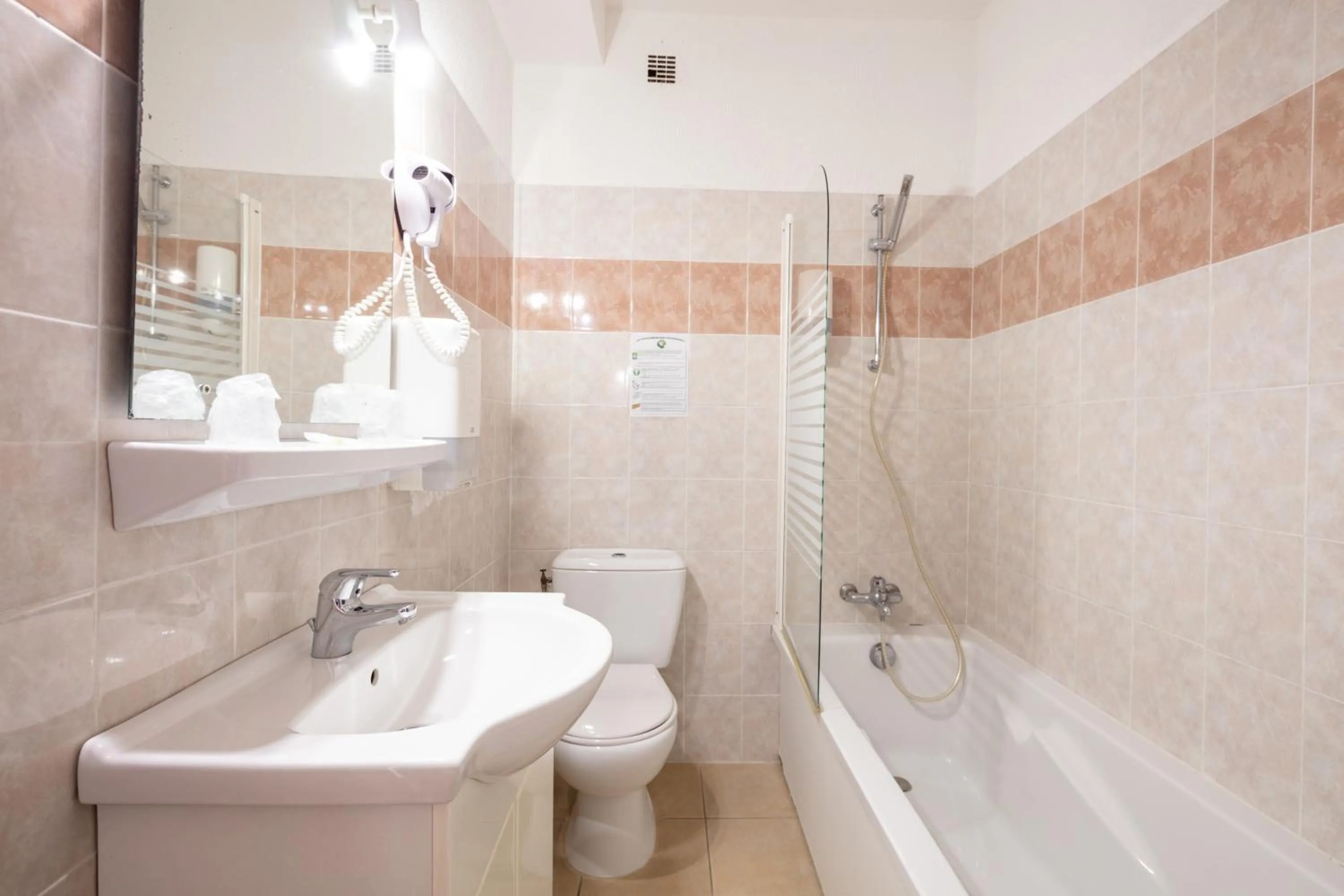 Bathroom in Hôtel Le Belvedere