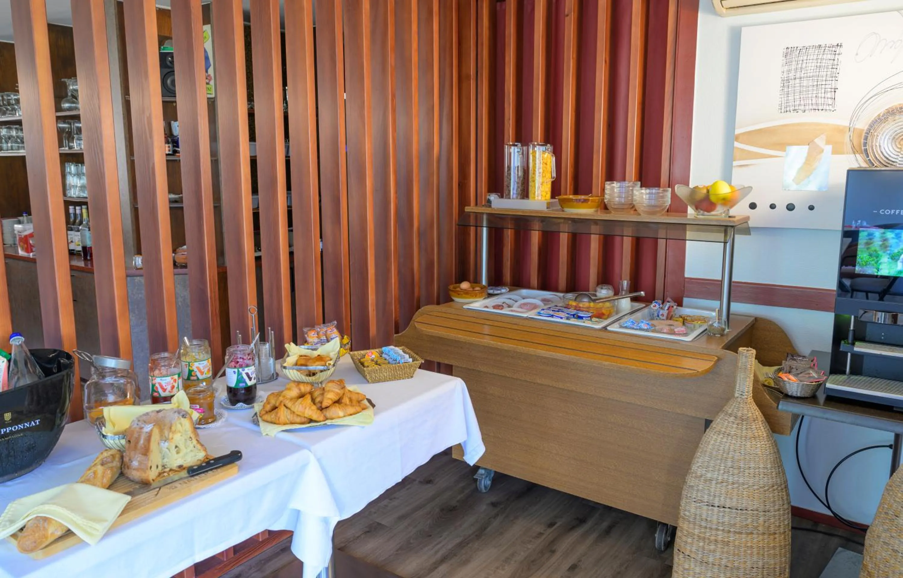 Breakfast in Hôtel Restaurant Au Relais D'Alsace