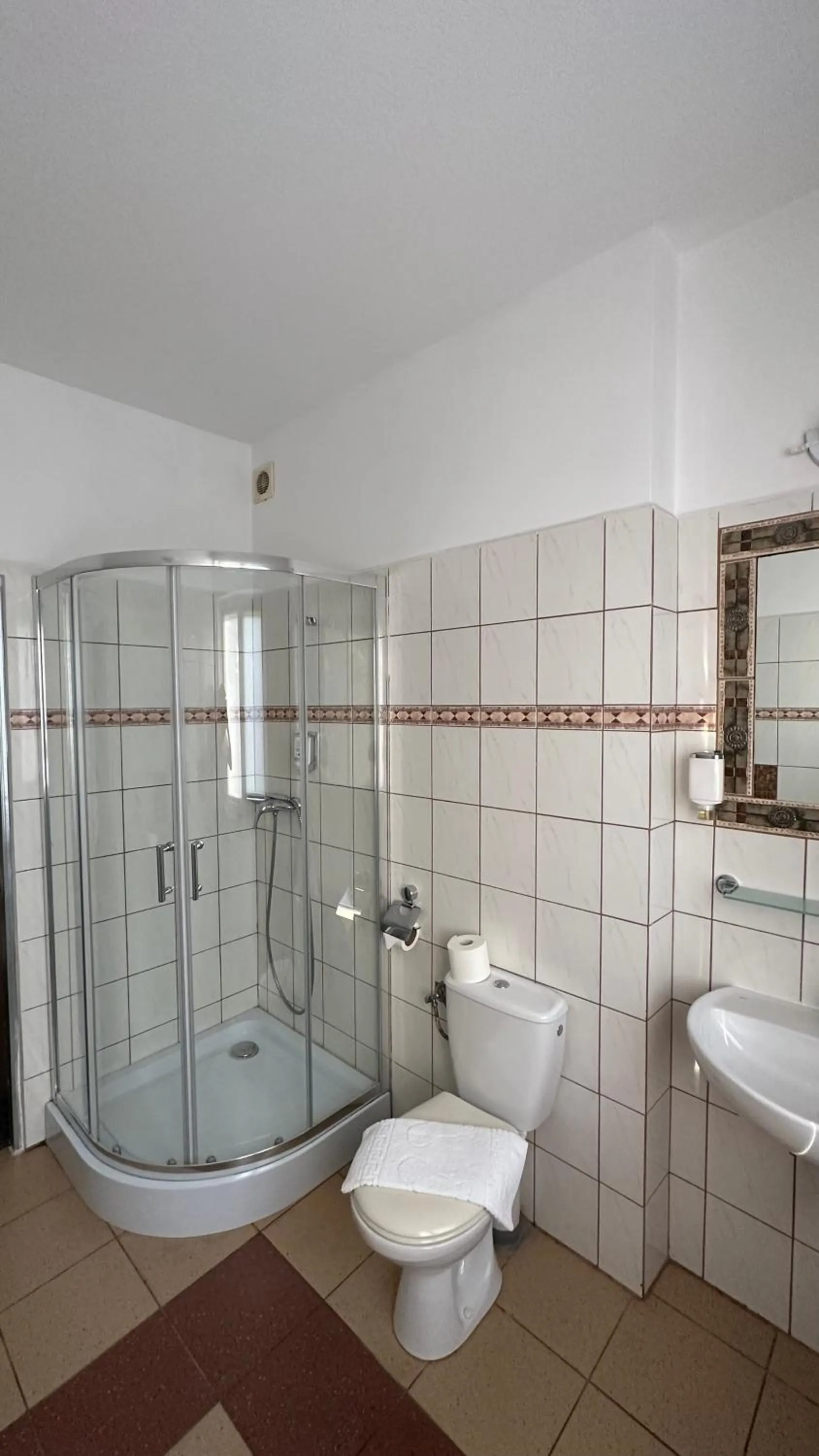 Shower in Lezzet PG B&B &TurkishRestaurant