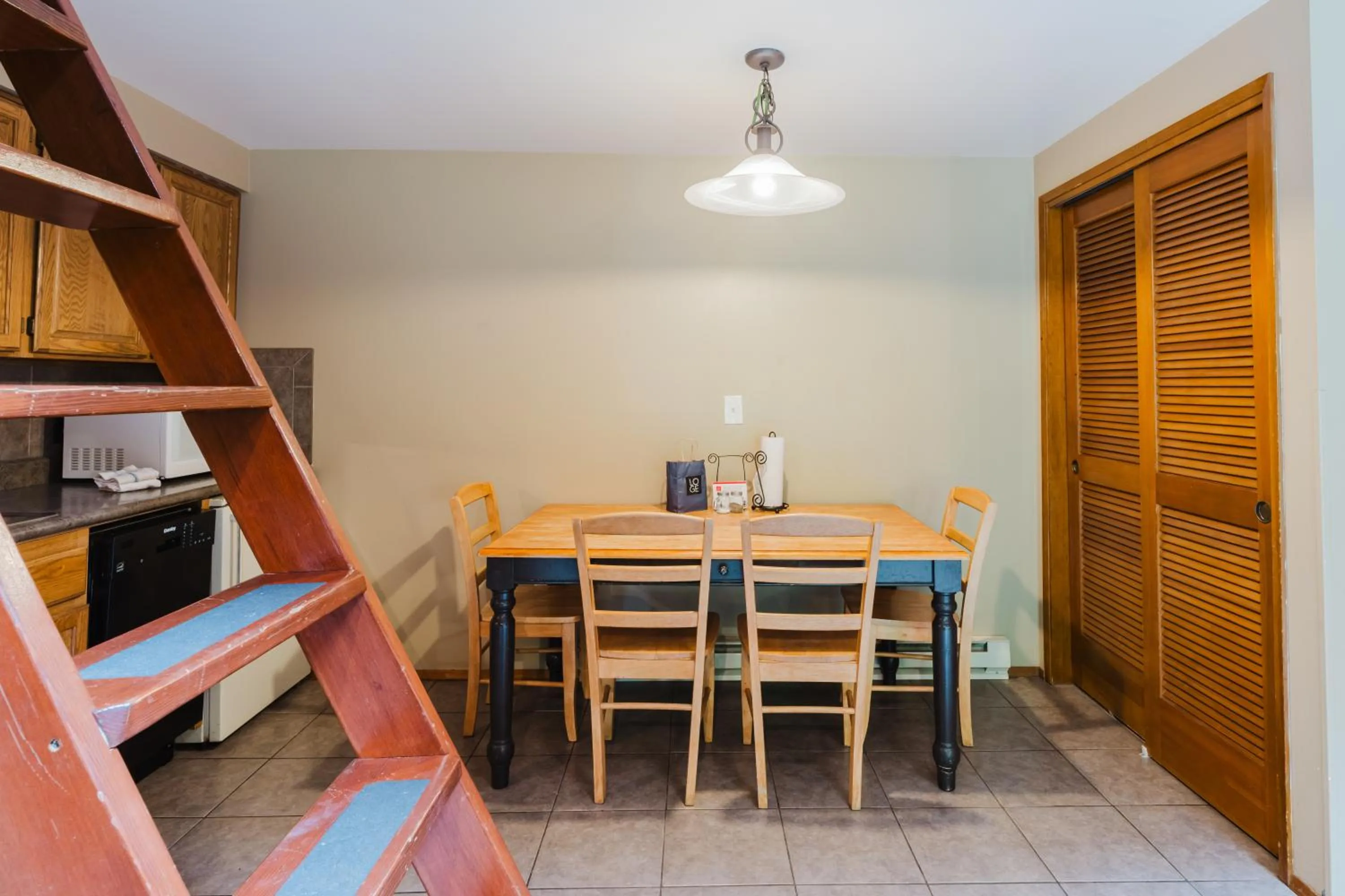 kitchen in LOGE Alta Crystal