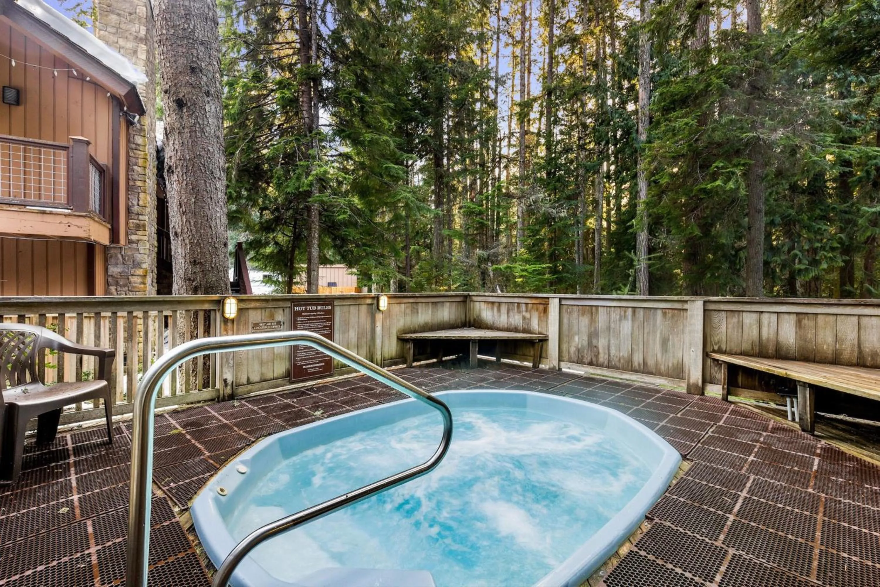Hot Tub in LOGE Alta Crystal