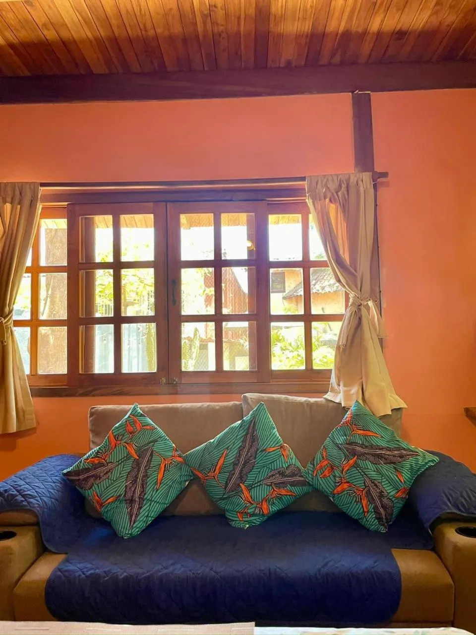 Living room, Bed in Hotel Boruca Tamarindo