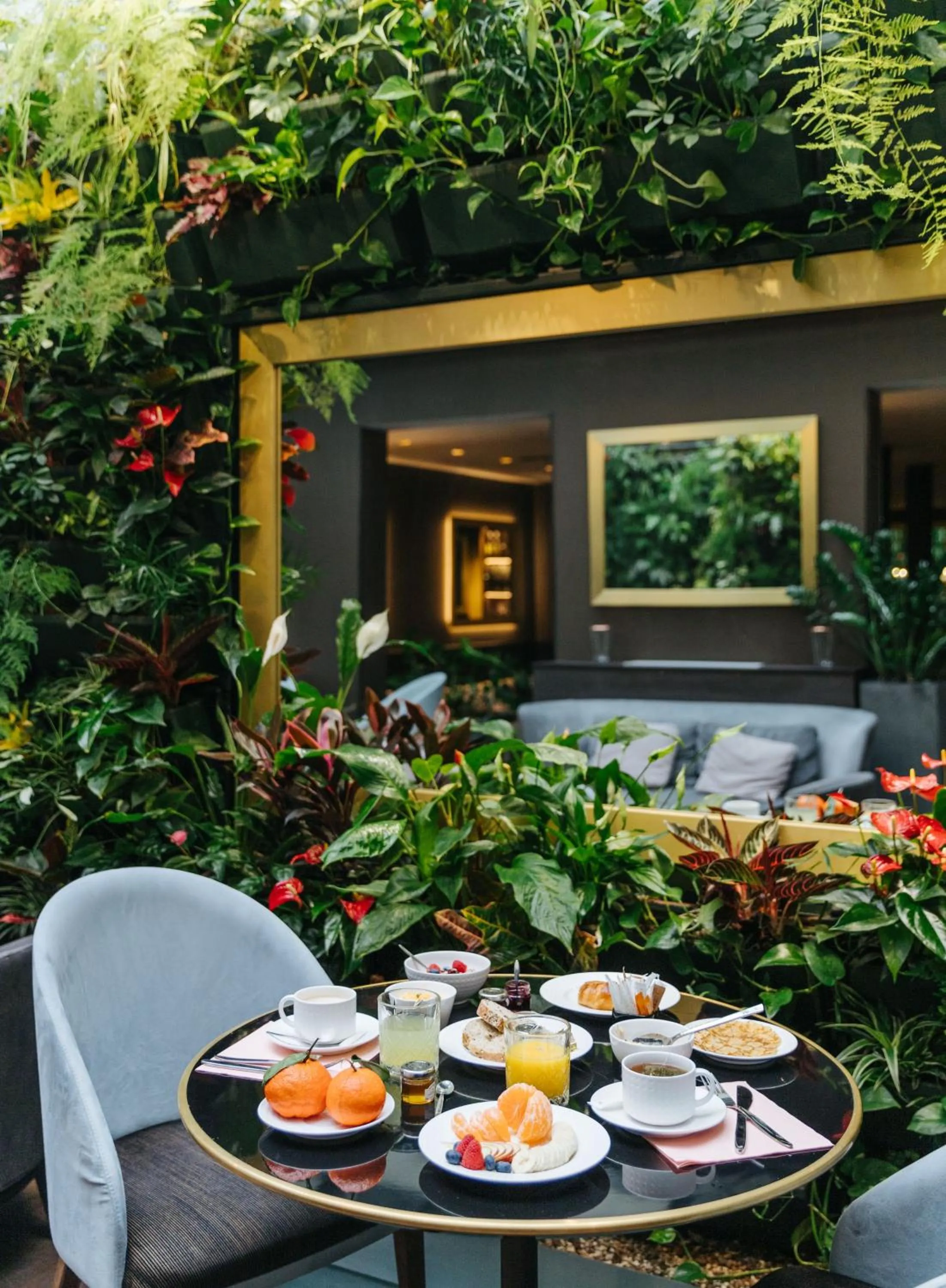 Breakfast in Le Parisis - Paris Tour Eiffel