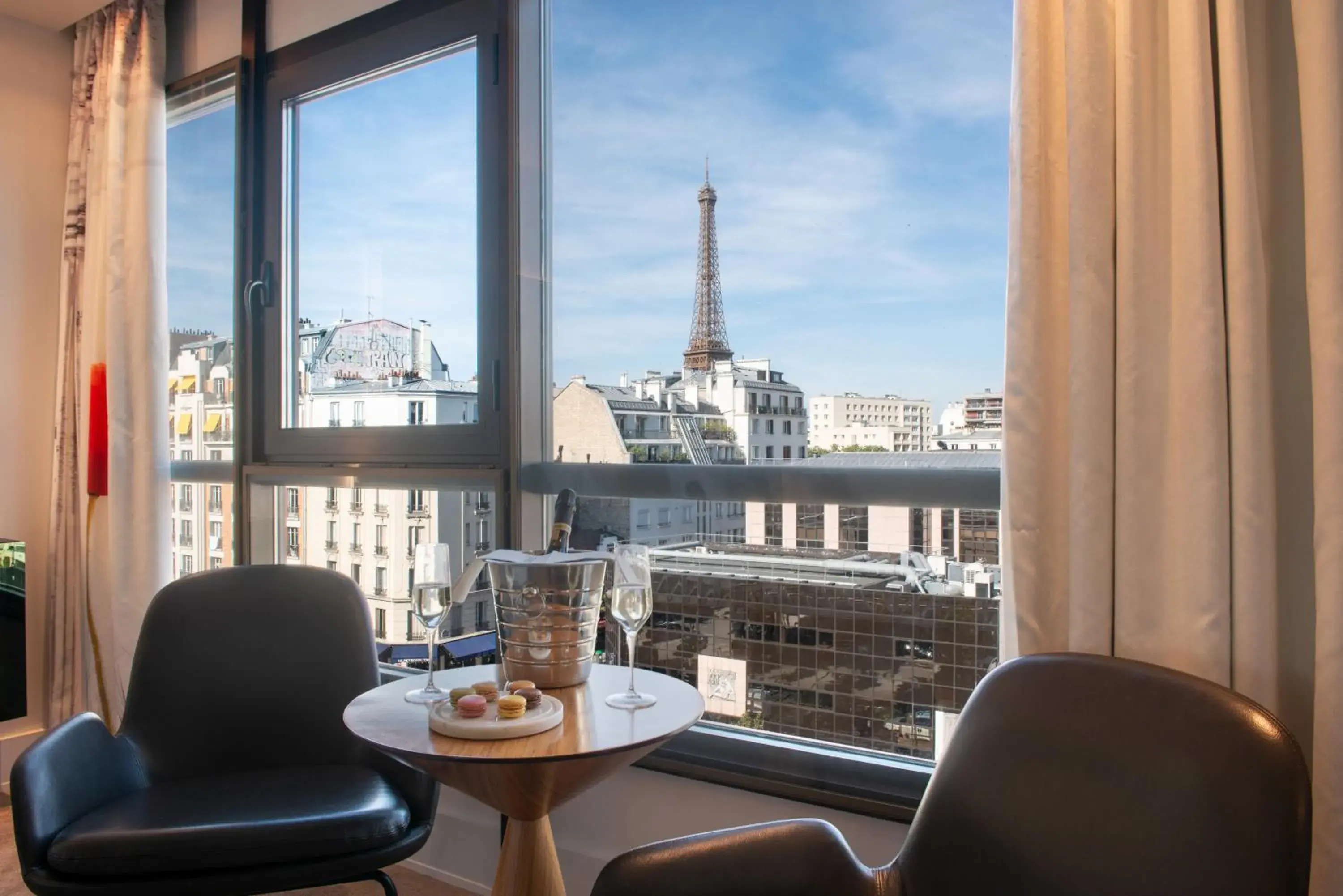 Privilege Double Room with Eiffel Tower view - 5th and 6th floor in Le Parisis - Paris Tour Eiffel Privilege Double Room with Eiffel Tower view - 5th and 6th floor in Le Parisis - Paris Tour Eiffel