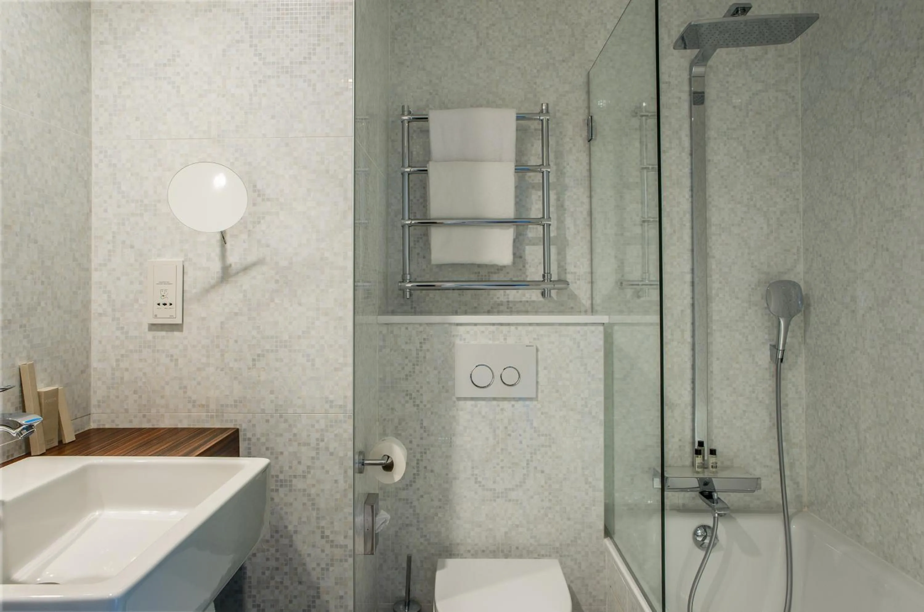 Bathroom in Le Parisis - Paris Tour Eiffel