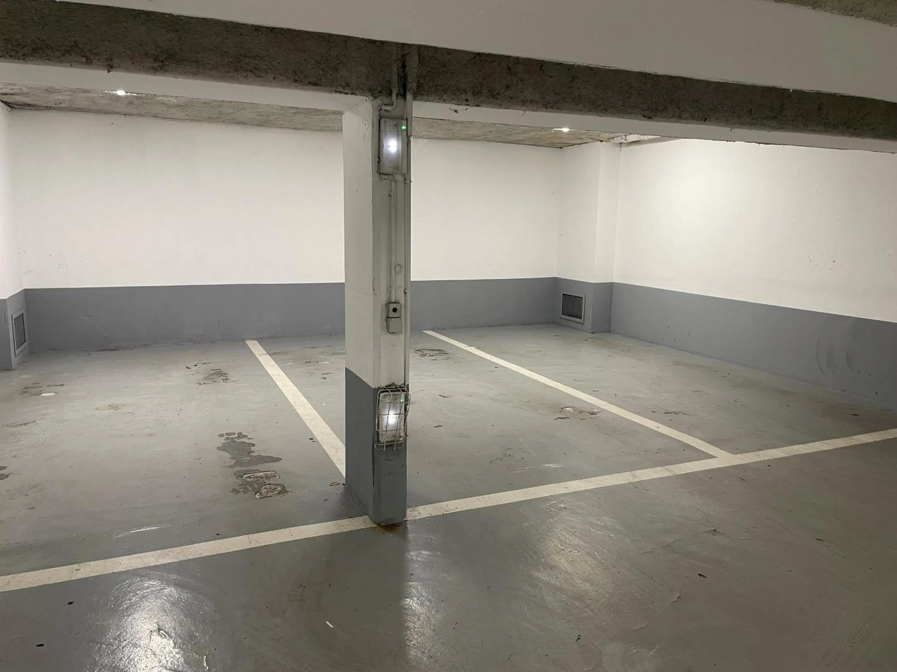 Parking in Le Parisis - Paris Tour Eiffel