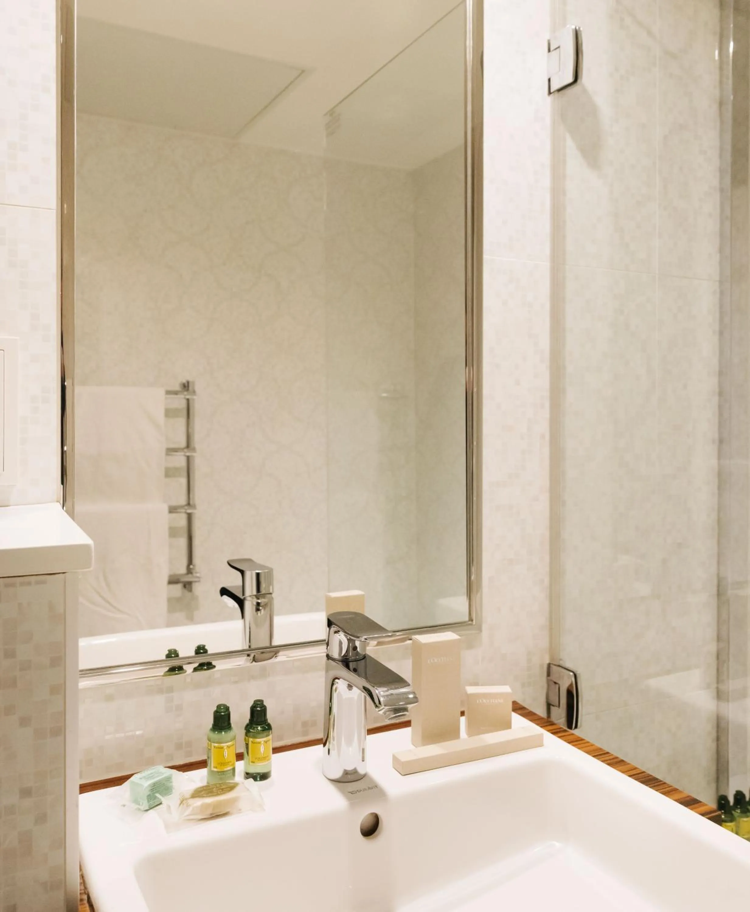 Bathroom in Le Parisis - Paris Tour Eiffel