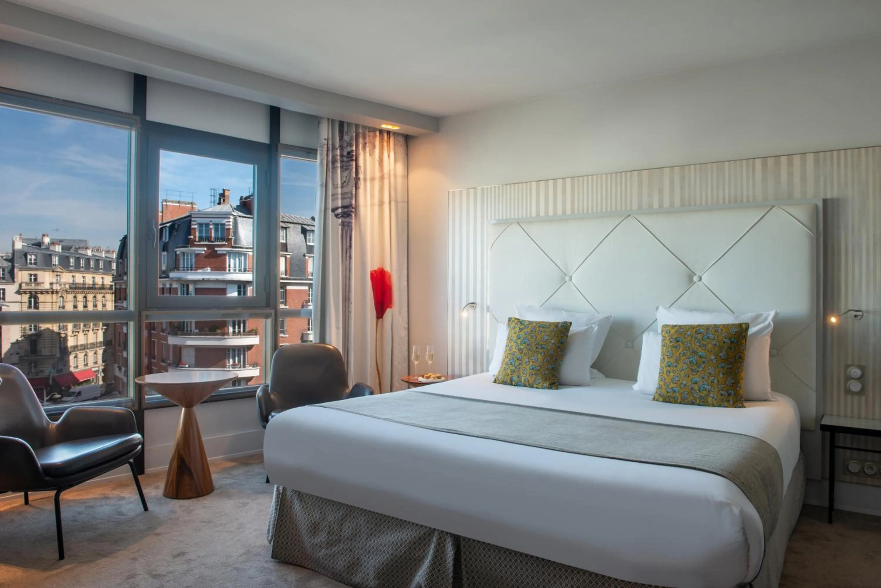 Bedroom, Bed in Le Parisis - Paris Tour Eiffel