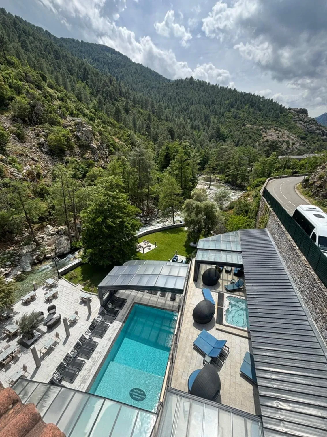 Property building in Les Jardins De La Glacière