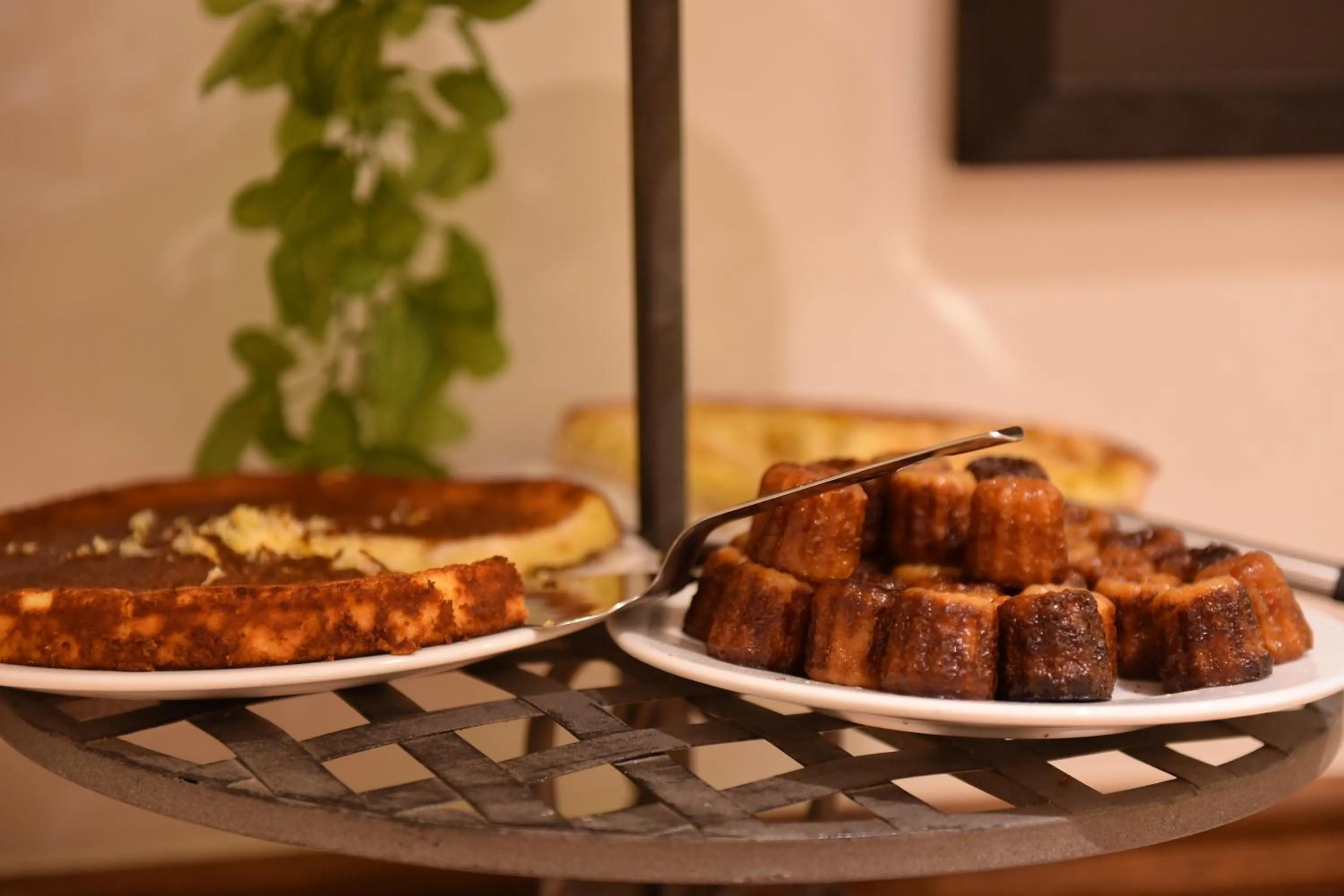 Breakfast in Les Jardins De La Glacière