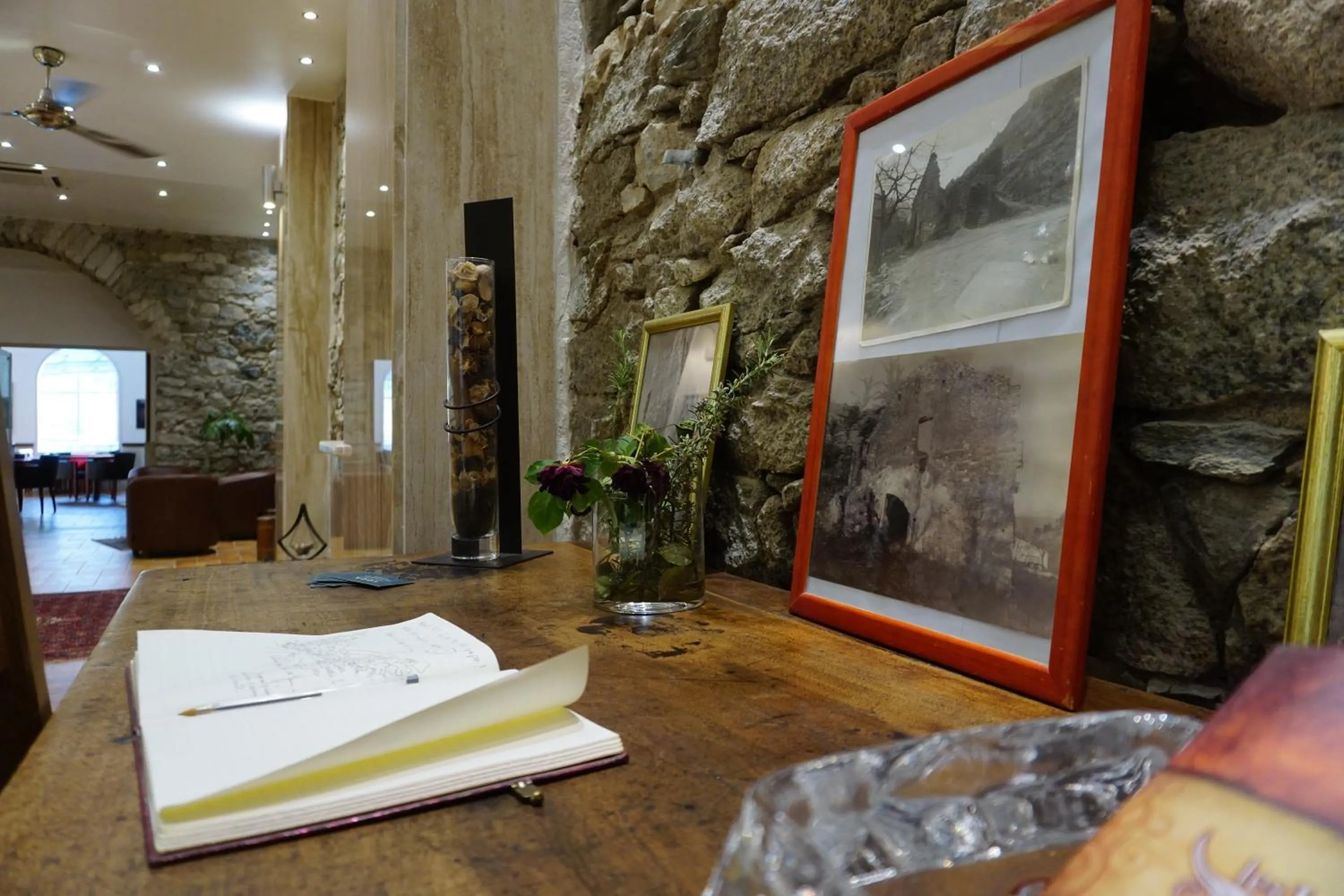 Property building in Les Jardins De La Glacière