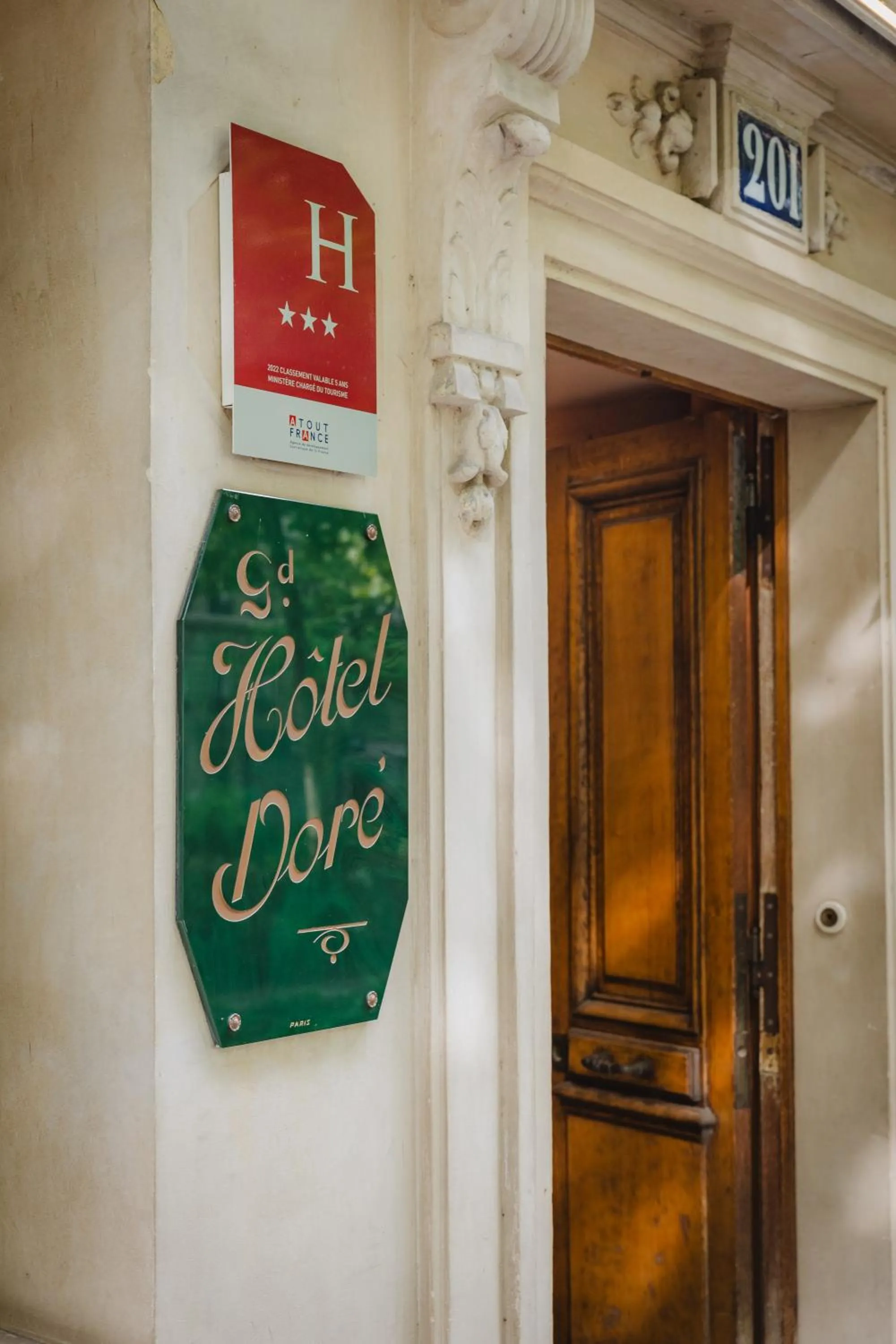 Property logo or sign in Grand Hotel Dore