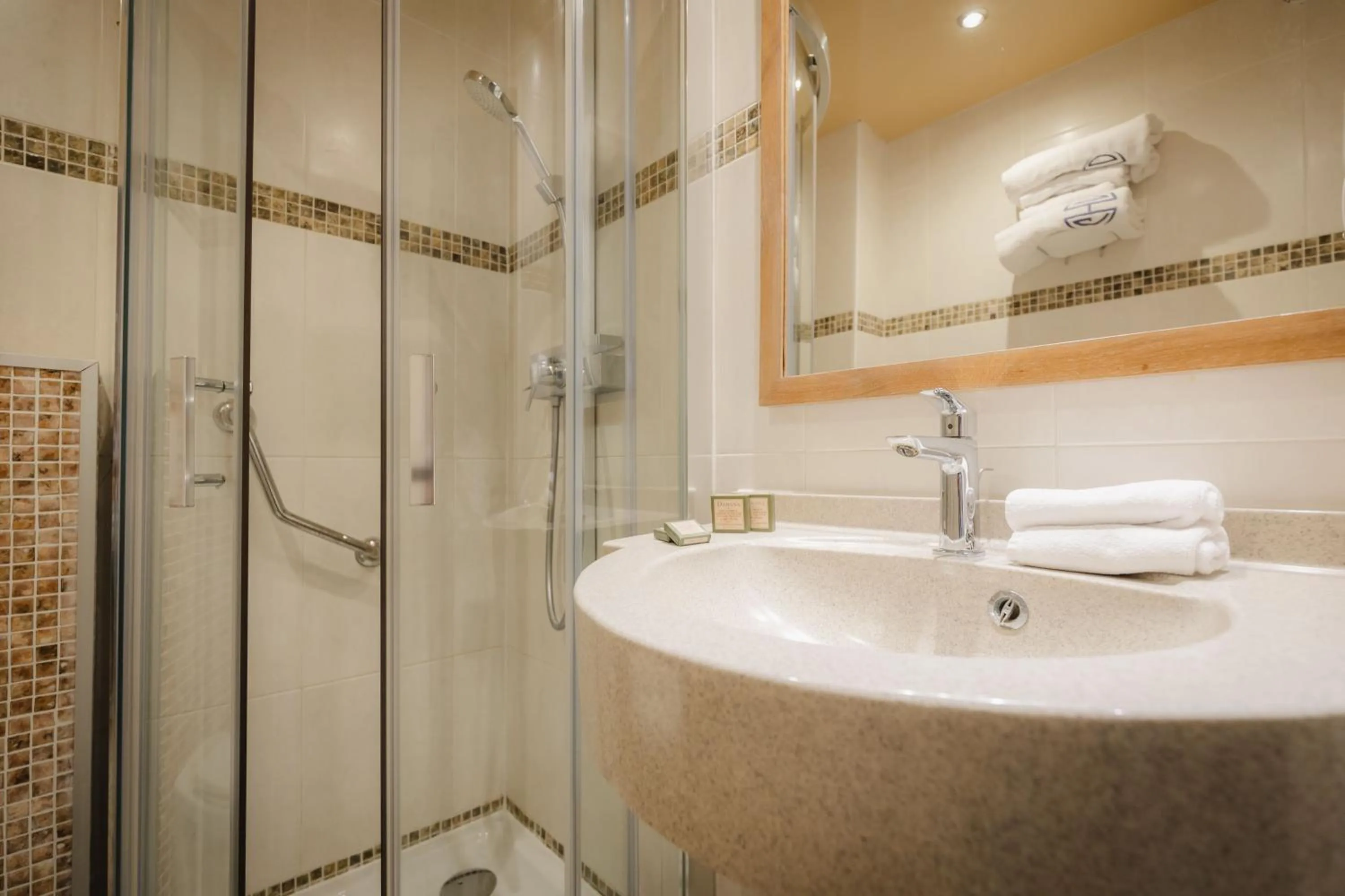 Shower in Grand Hotel Dore