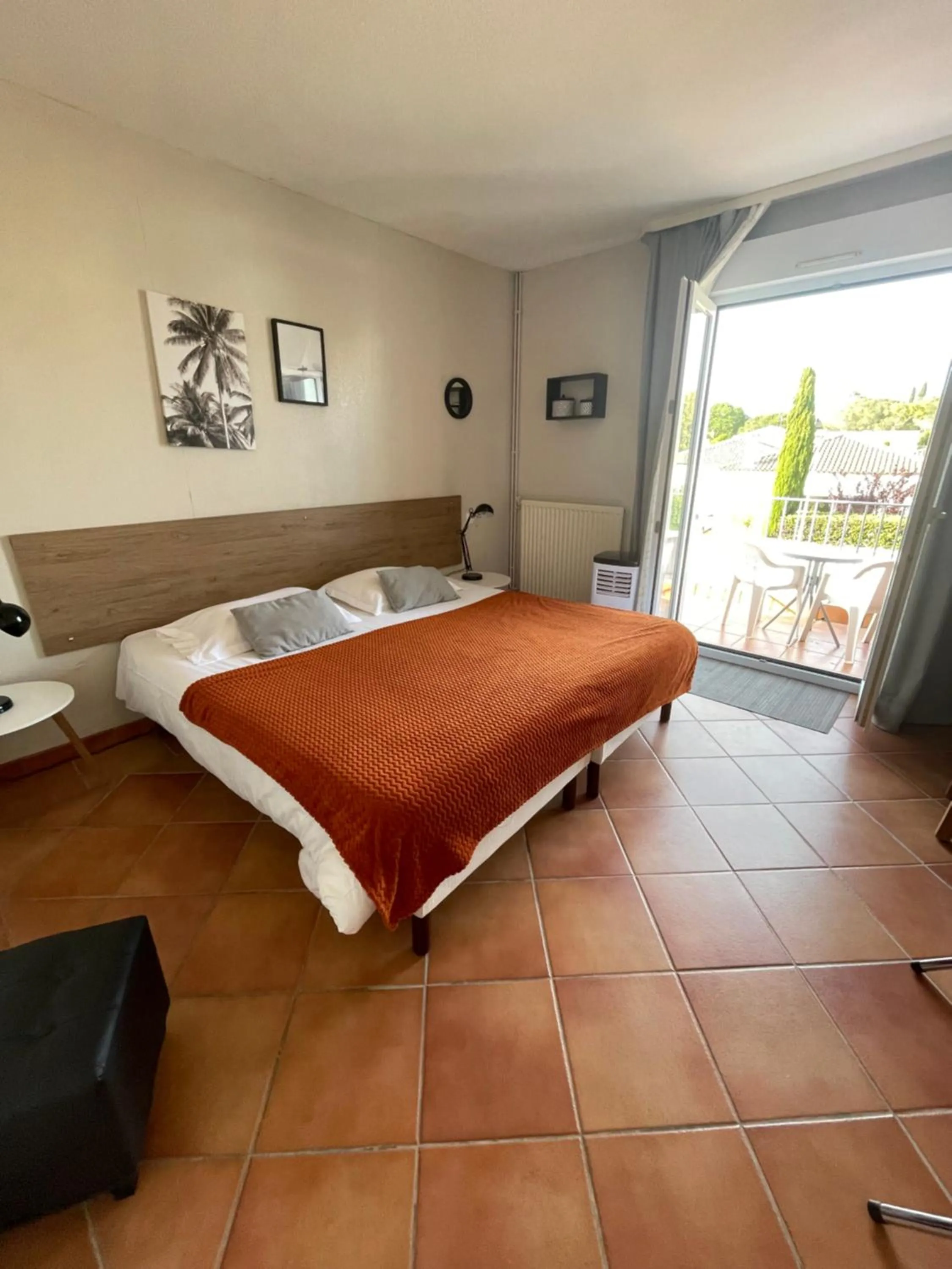 Bed in Hôtel Athéna