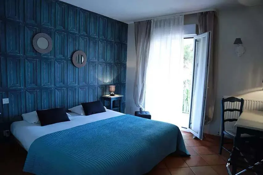 Bed in Hôtel Athéna