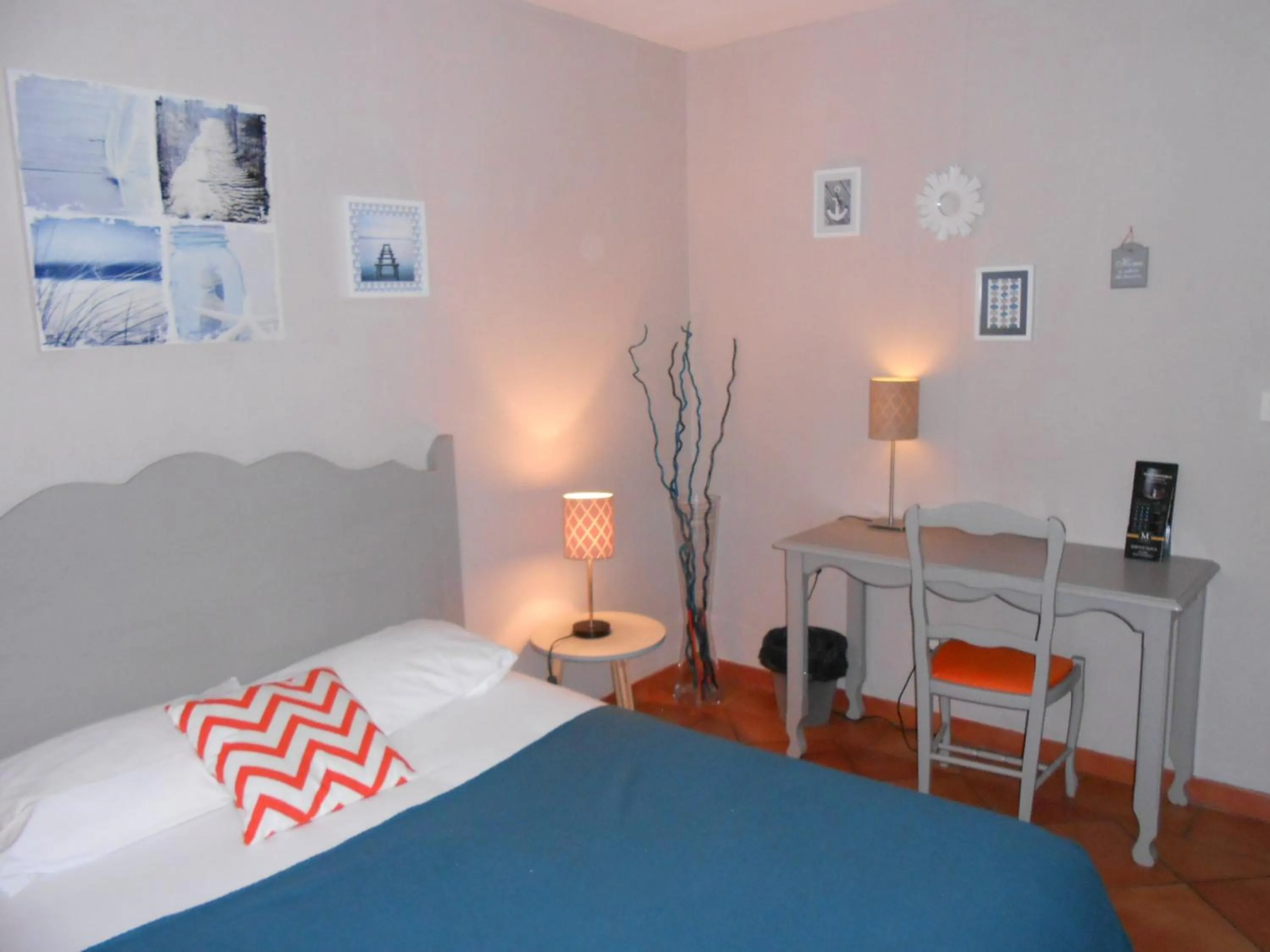 Decorative detail, Bed in Hôtel Athéna