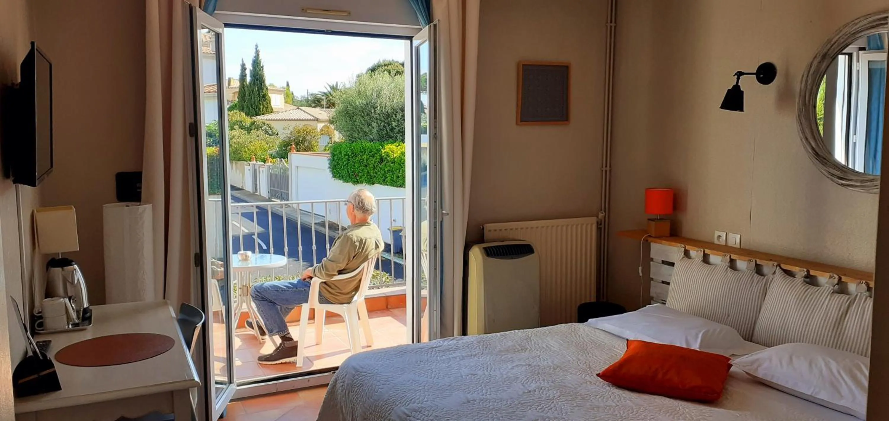 Bed in Hôtel Athéna