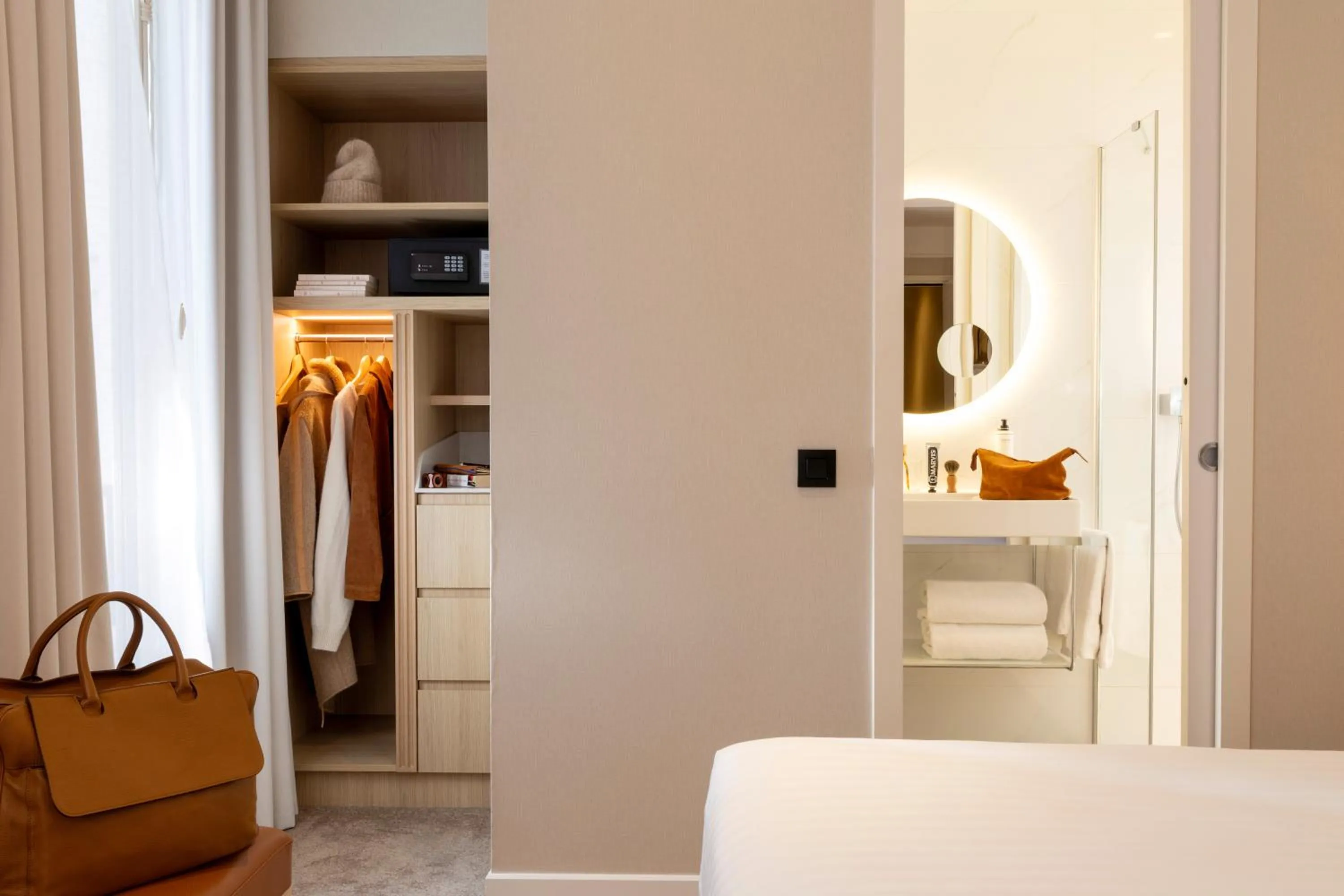 Bedroom, Bed in Hotel Duminy-Vendome