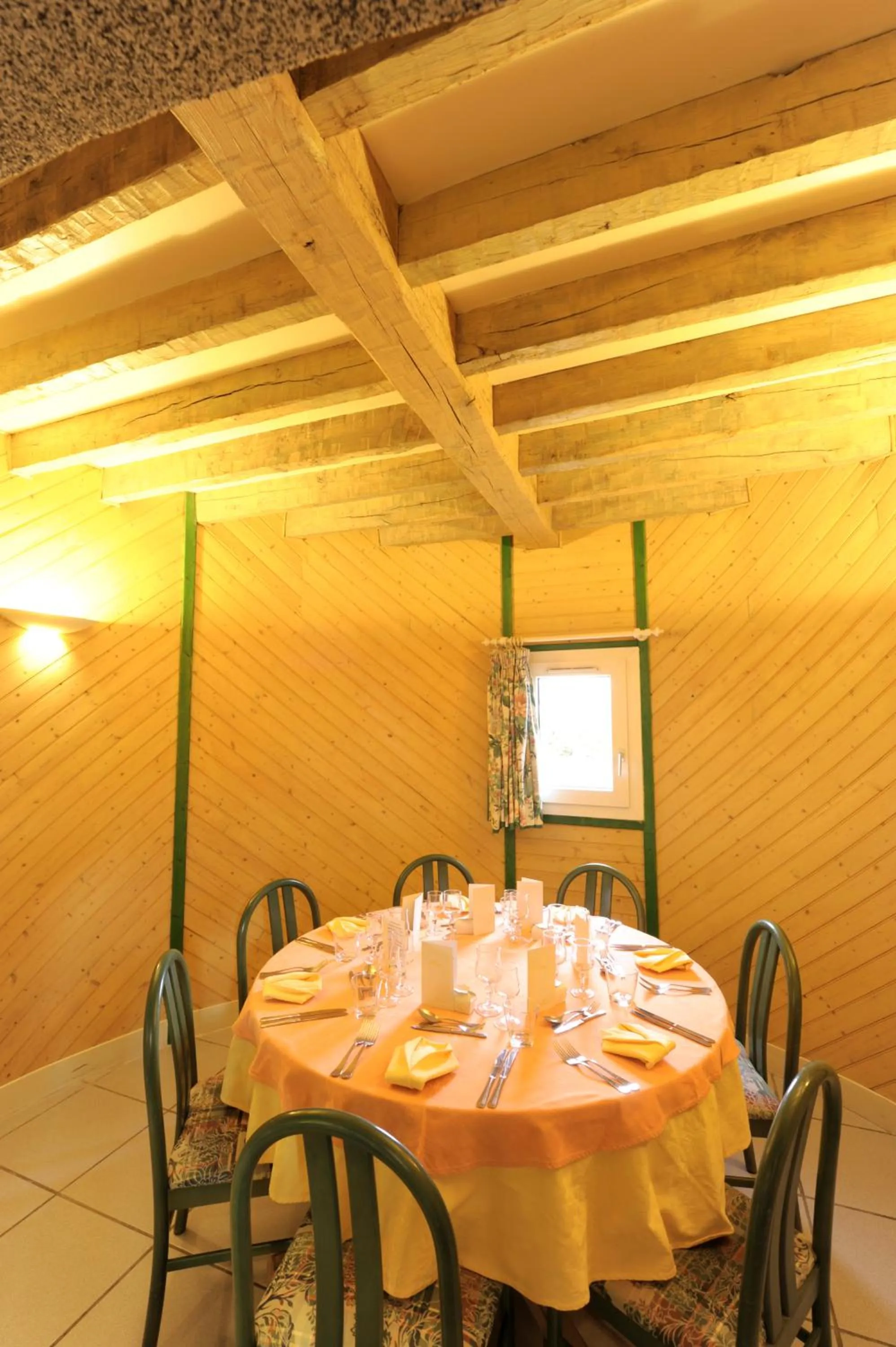 Restaurant/places to eat in LOGIS Hôtel Le Moulin Des Gardelles