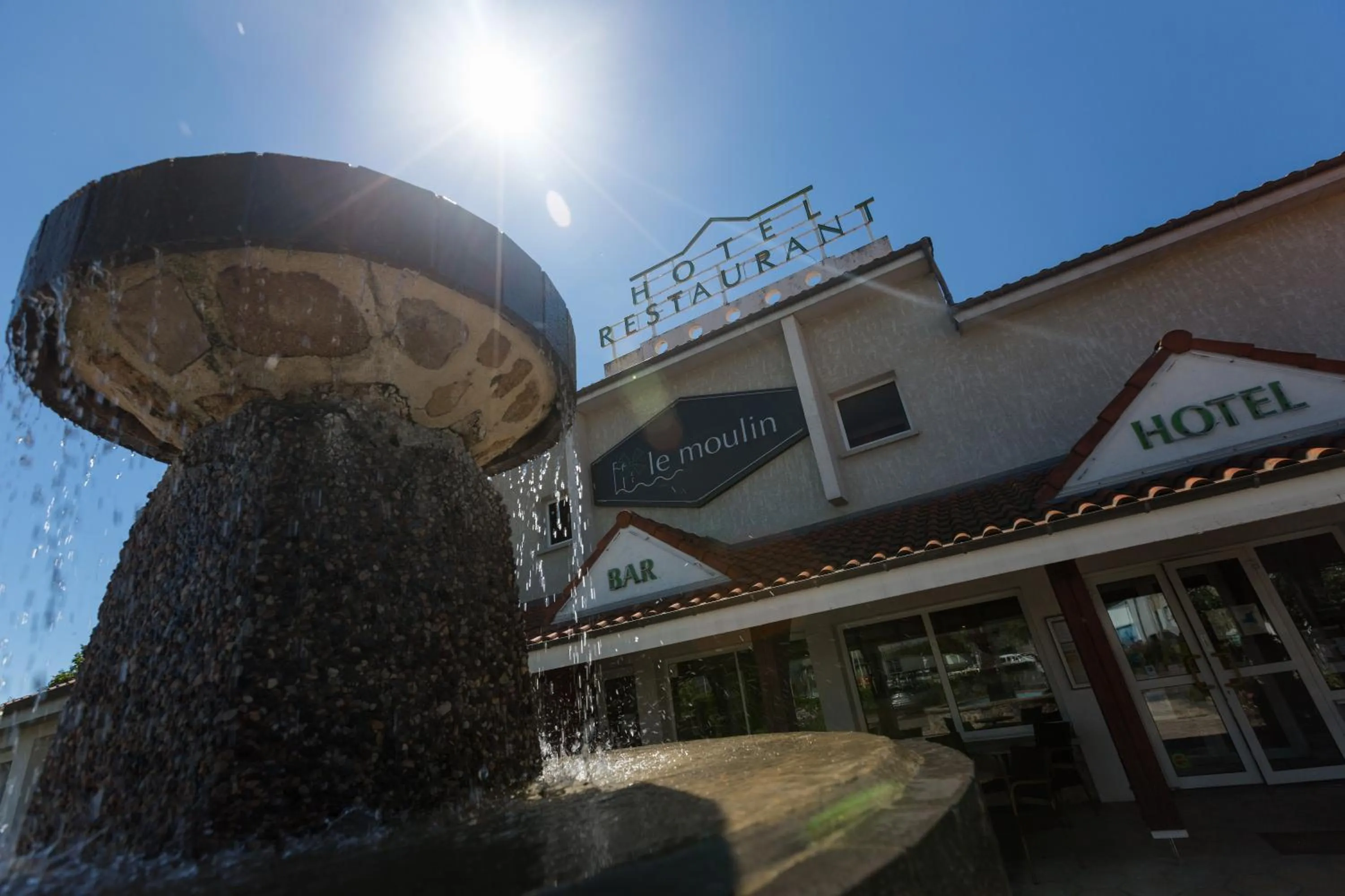 Garden in LOGIS Hôtel Le Moulin Des Gardelles
