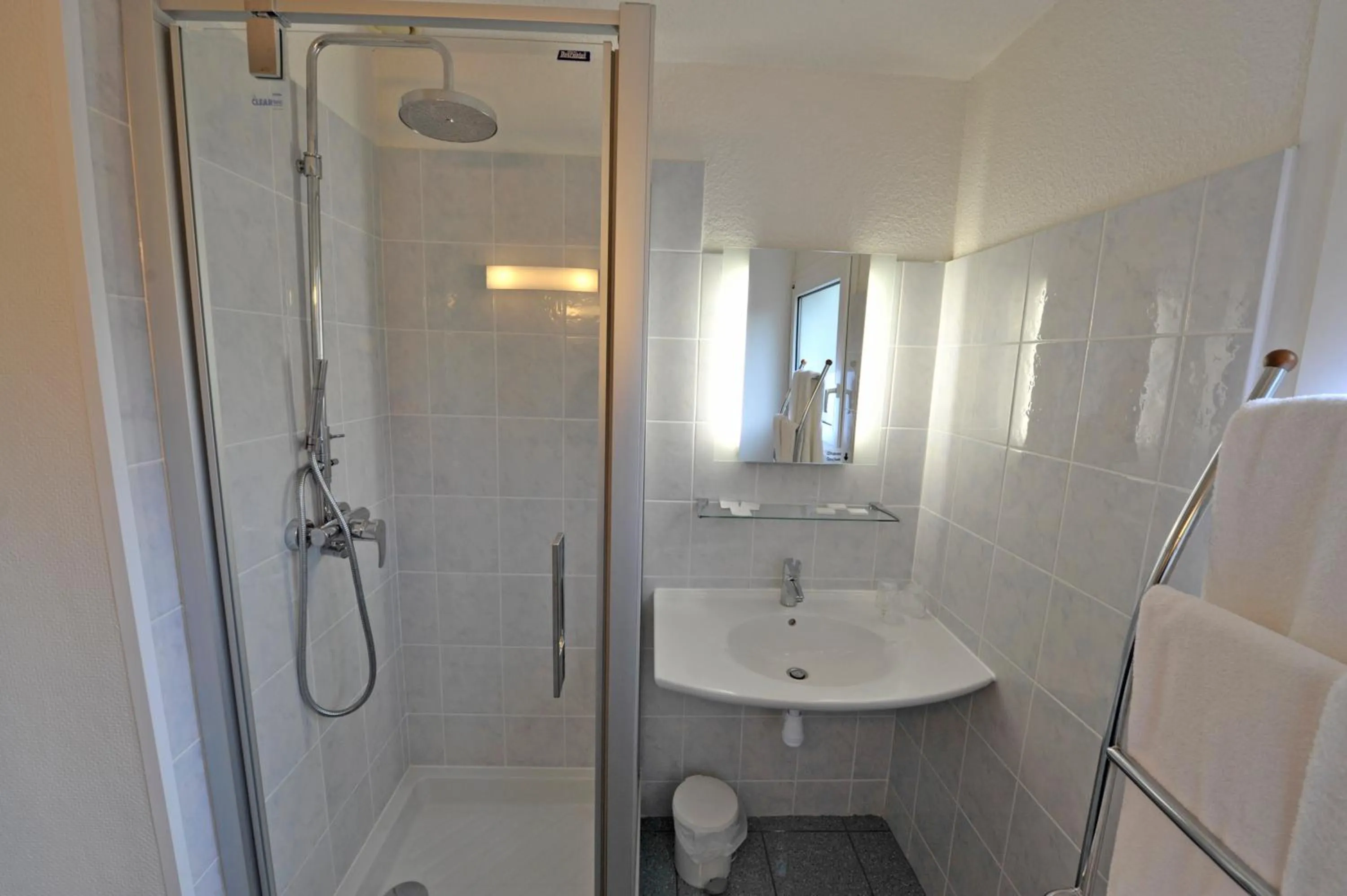 Bathroom in LOGIS Hôtel Le Moulin Des Gardelles