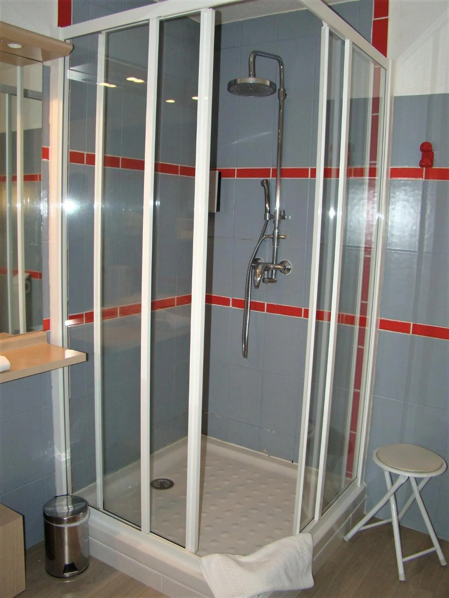 Bathroom in LOGIS Hôtel Le Moulin Des Gardelles