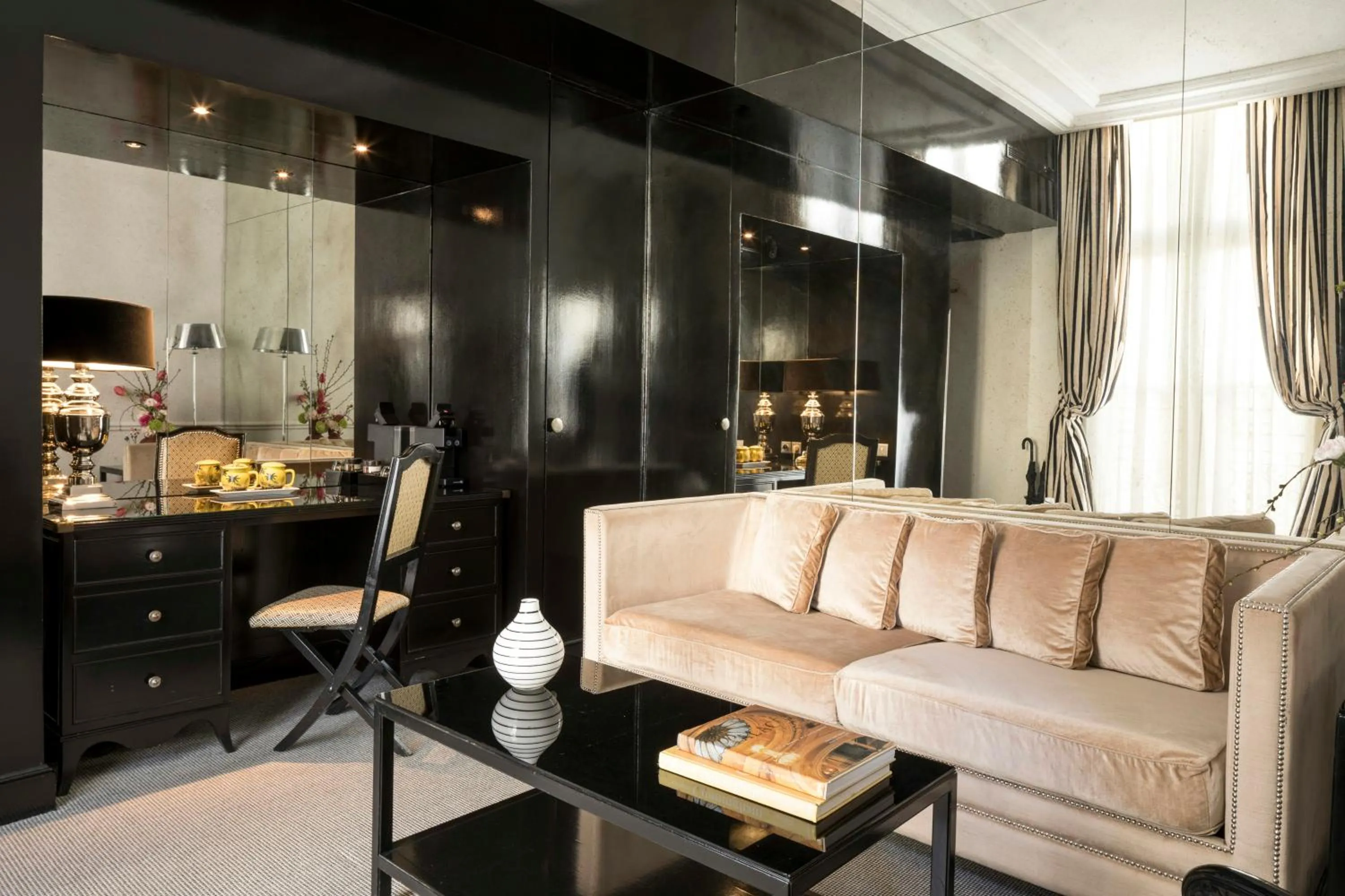 Photo of the whole room in Castille Paris – Starhotels Collezione