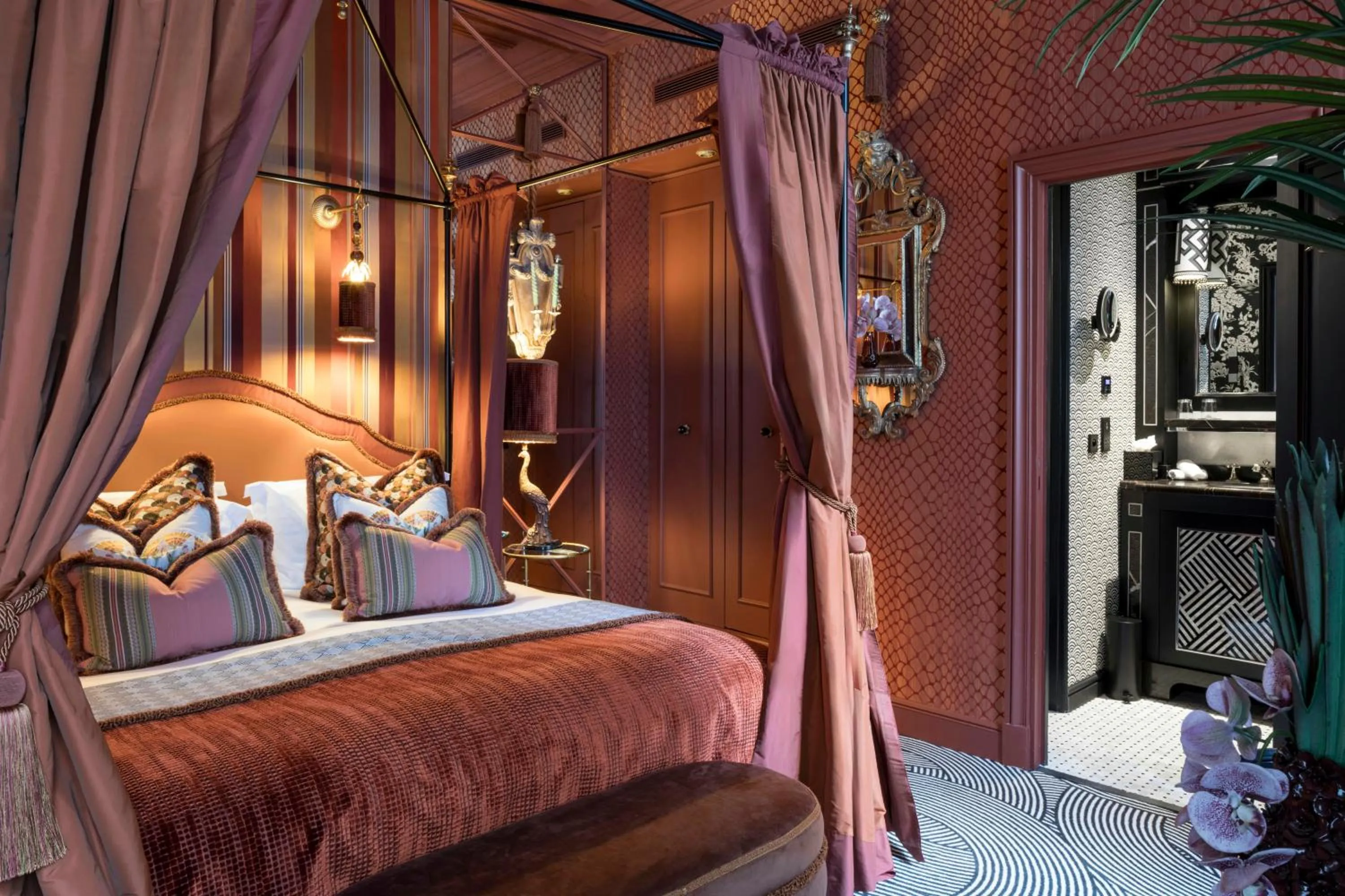 Photo of the whole room, Bed in Castille Paris – Starhotels Collezione