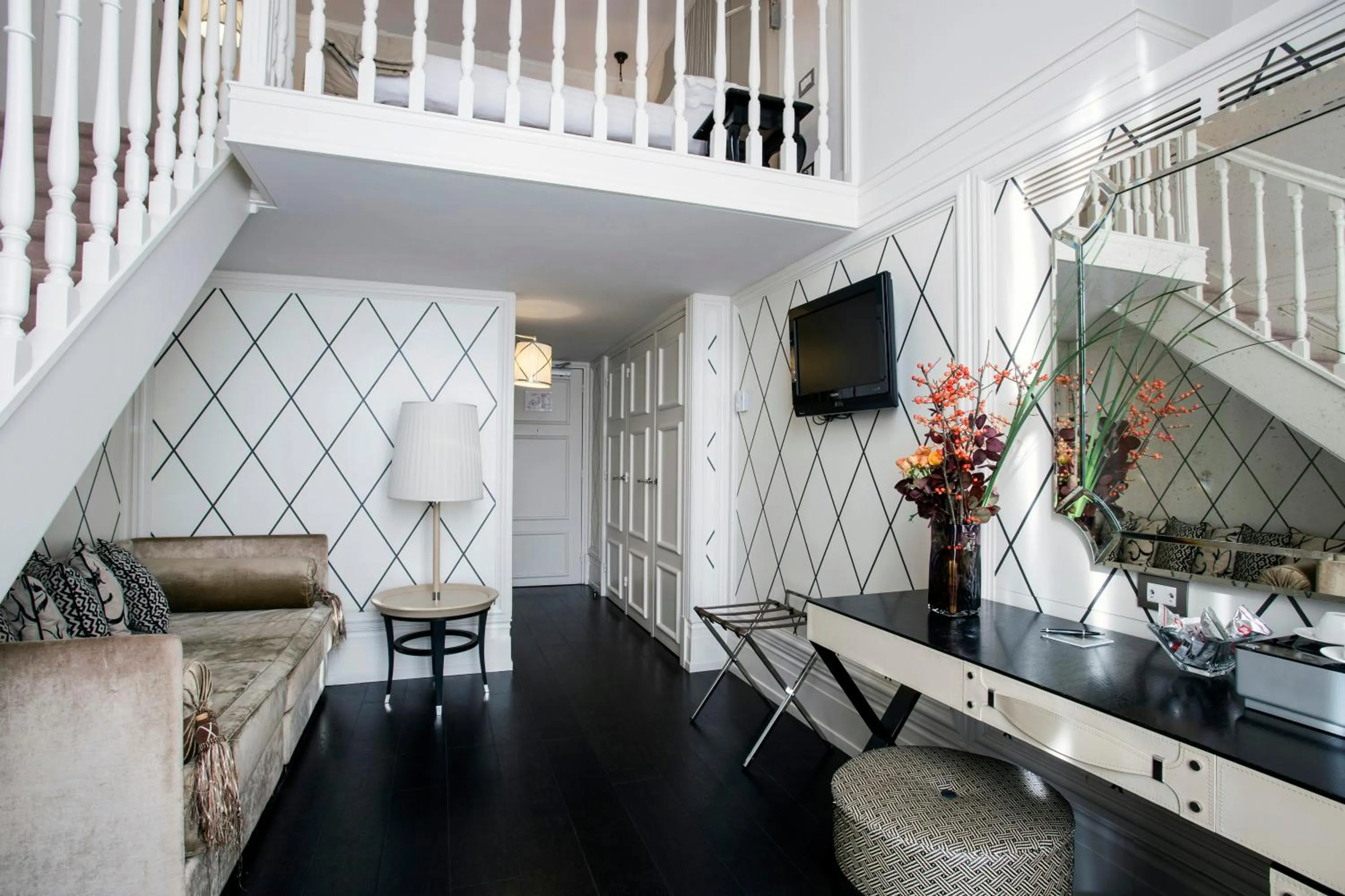 Photo of the whole room in Castille Paris – Starhotels Collezione