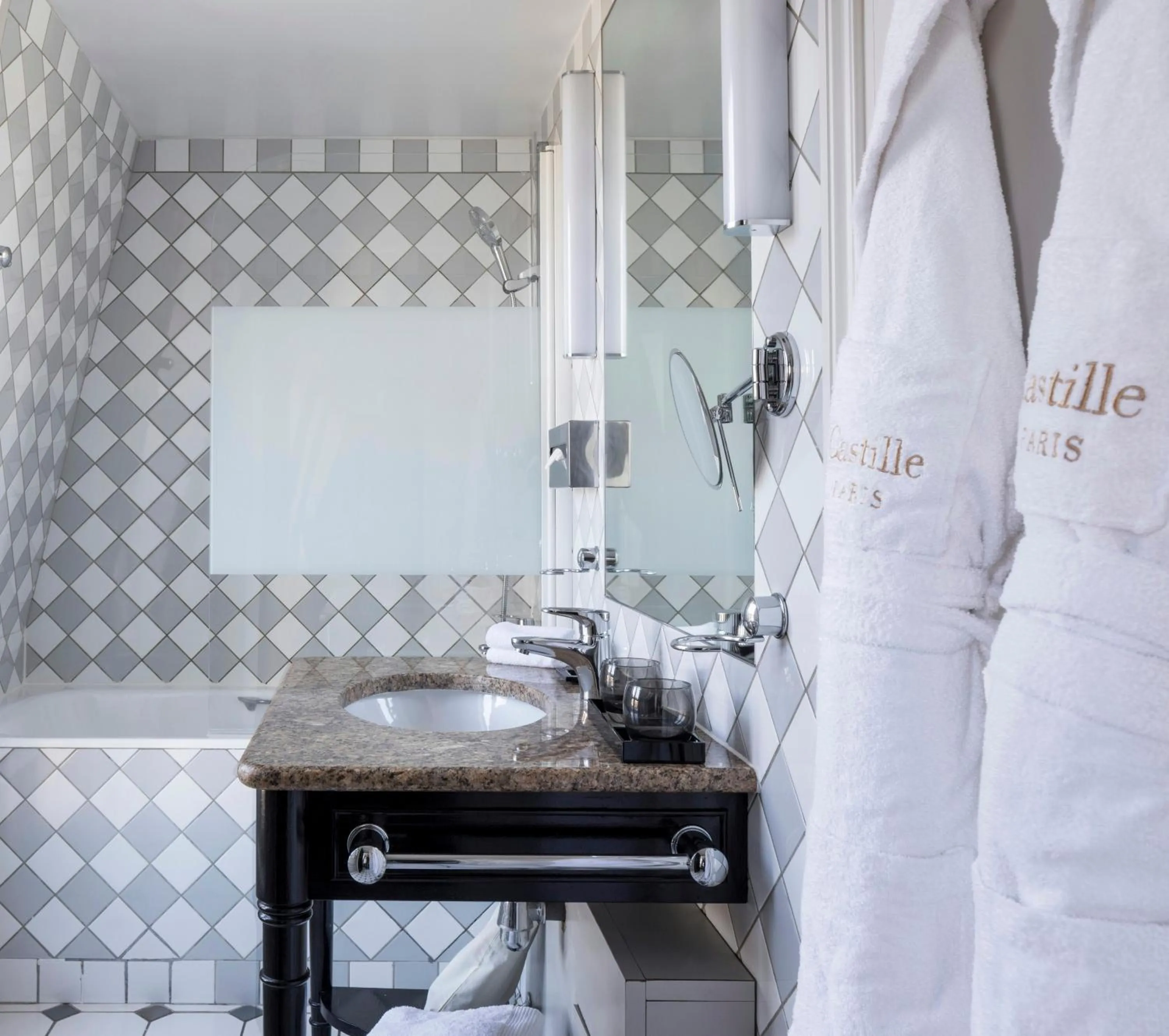 Bathroom in Castille Paris – Starhotels Collezione