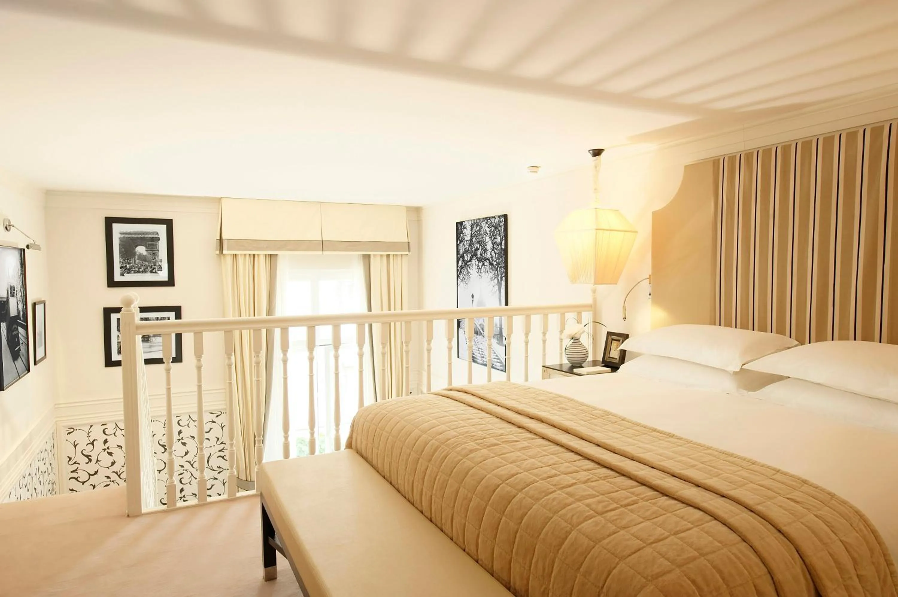 Photo of the whole room, Bed in Castille Paris – Starhotels Collezione