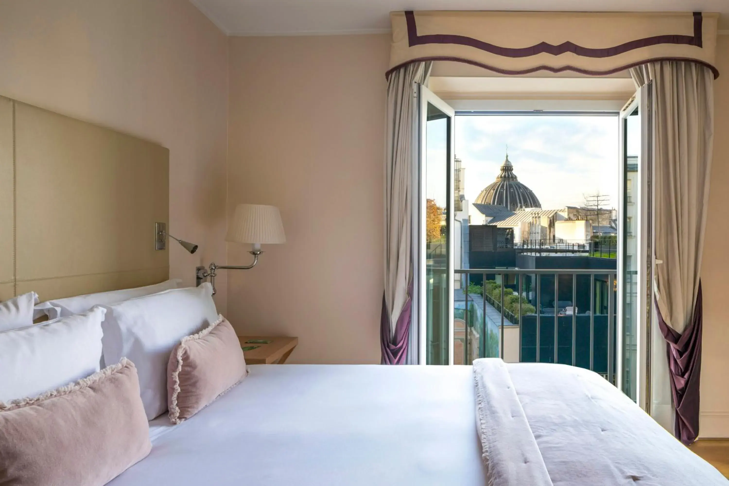 Deluxe Eiffel Tower View in Castille Paris – Starhotels Collezione Deluxe Eiffel Tower View in Castille Paris – Starhotels Collezione