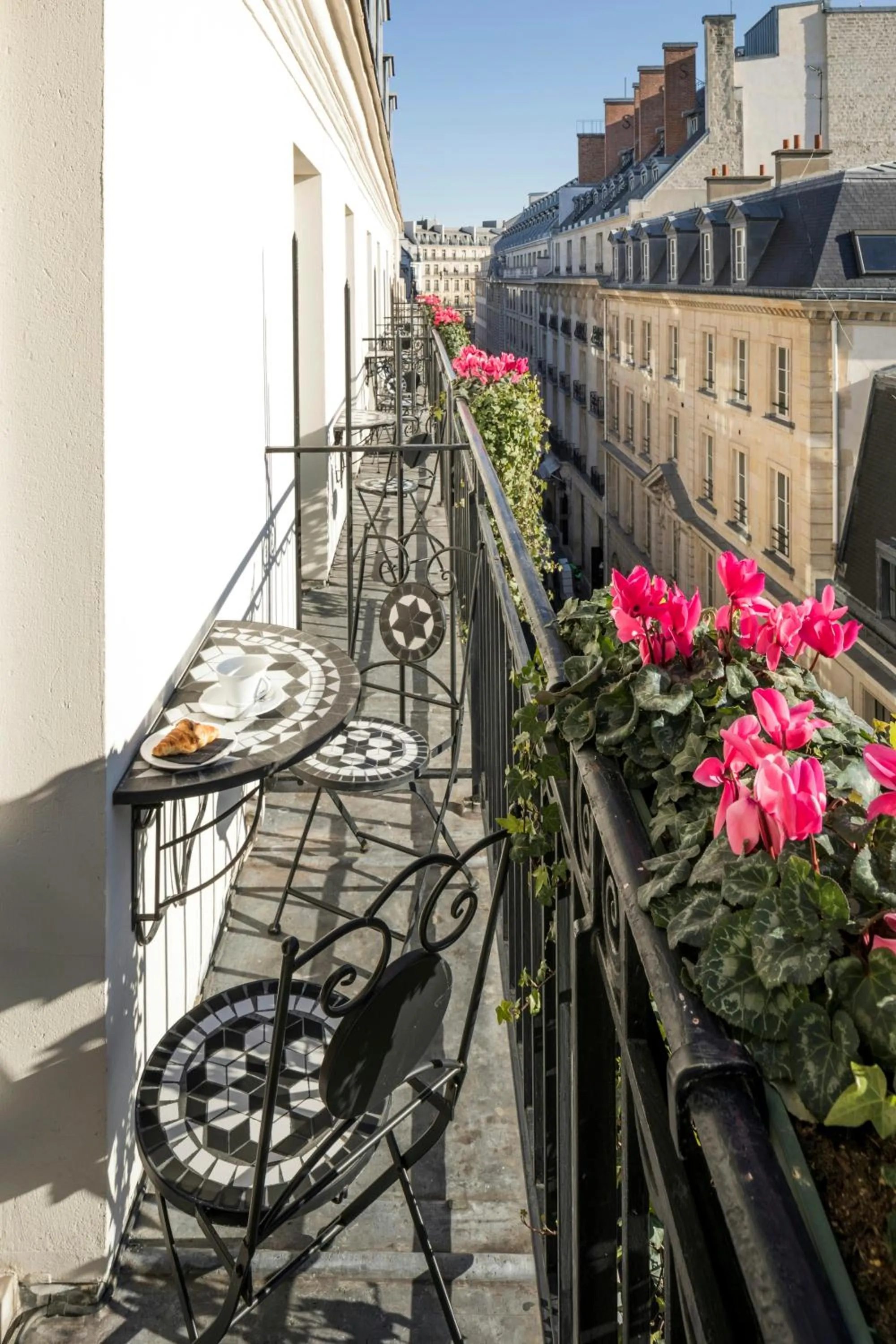Balcony/Terrace in Castille Paris – Starhotels Collezione