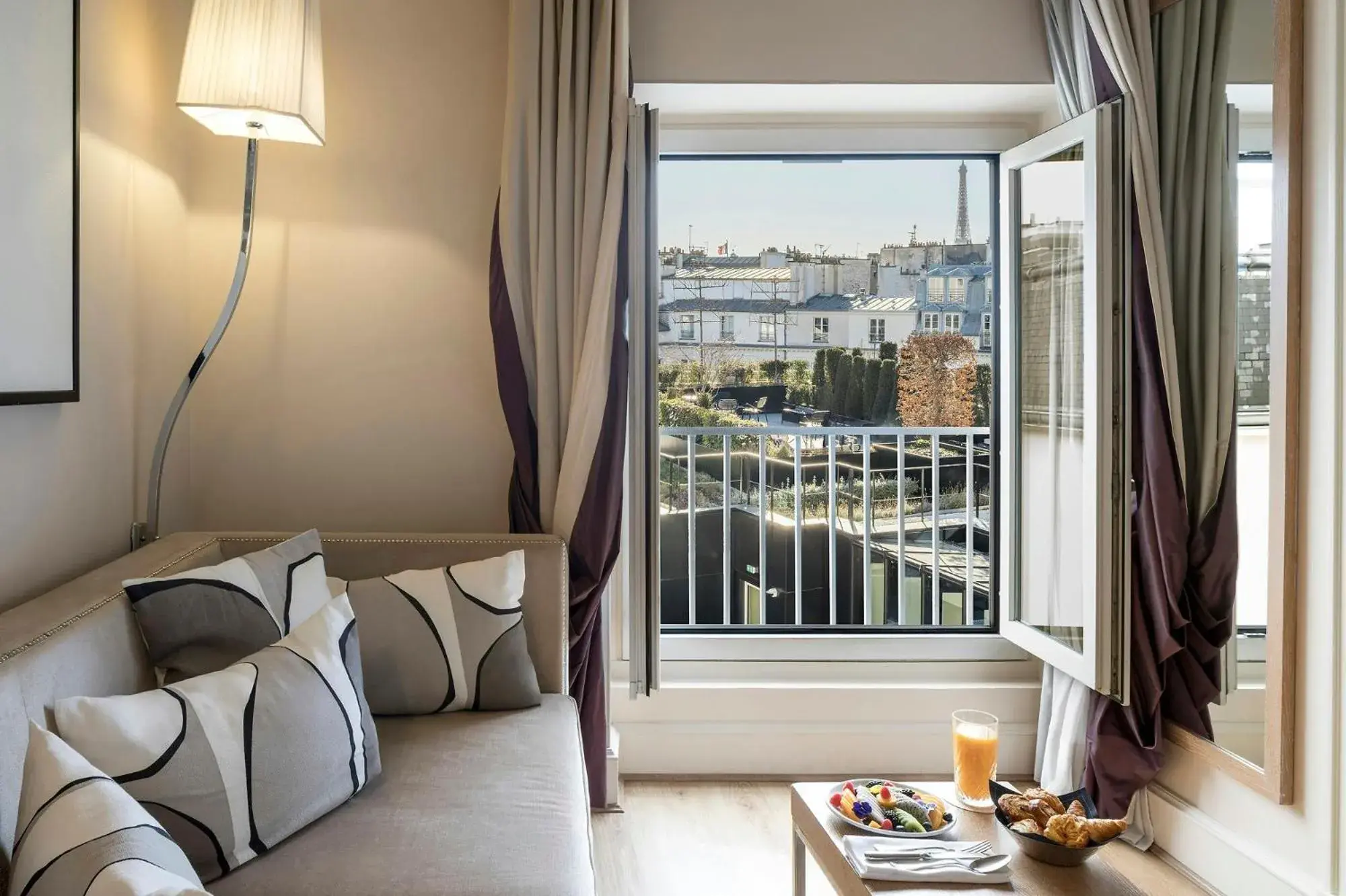 Junior Suite Duplex Eiffel Tower View in Castille Paris – Starhotels Collezione Junior Suite Duplex Eiffel Tower View in Castille Paris – Starhotels Collezione