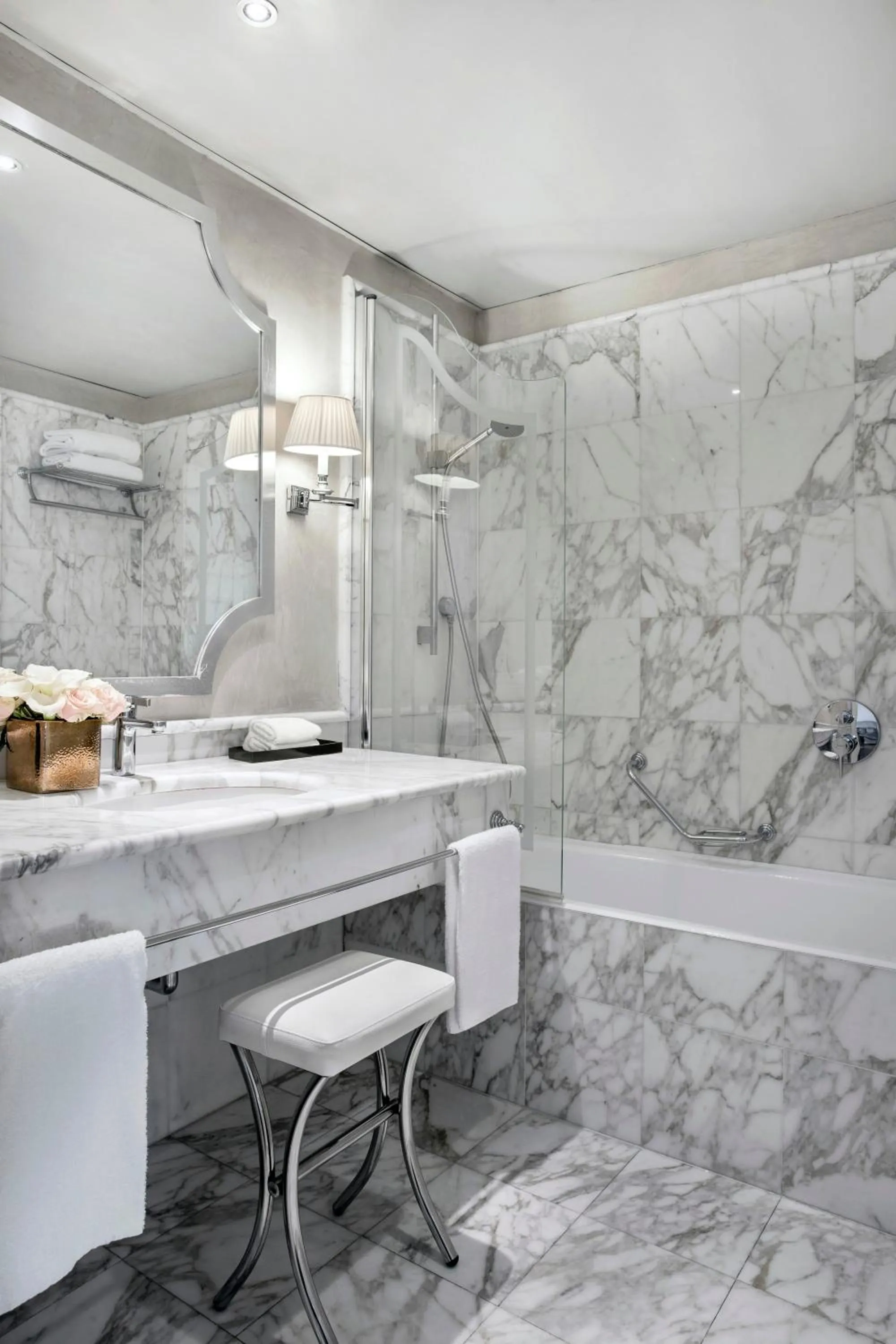 Bathroom in Castille Paris – Starhotels Collezione