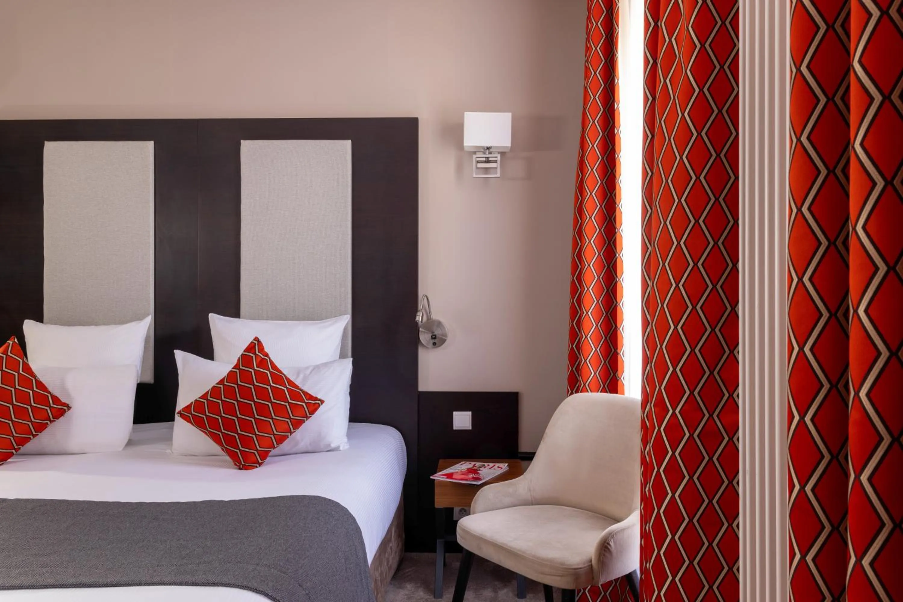 Bed in Hotel Elysées Bassano