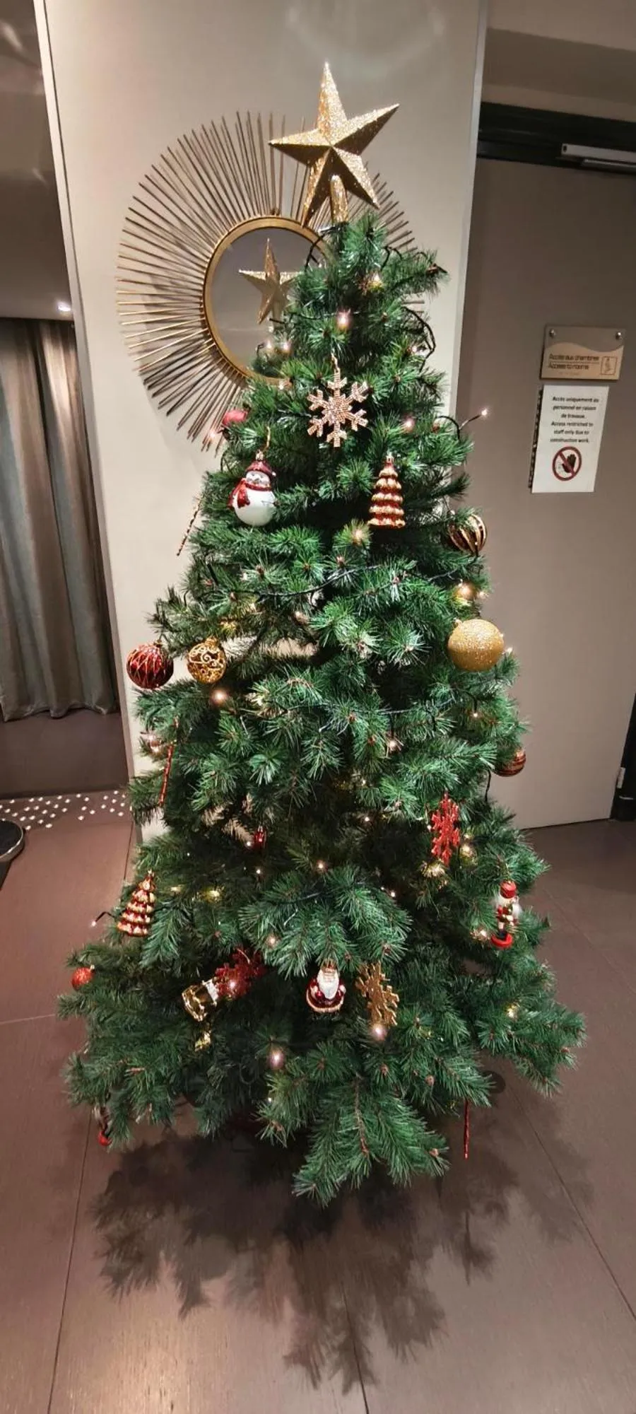 Property building in Hotel Elysées Bassano