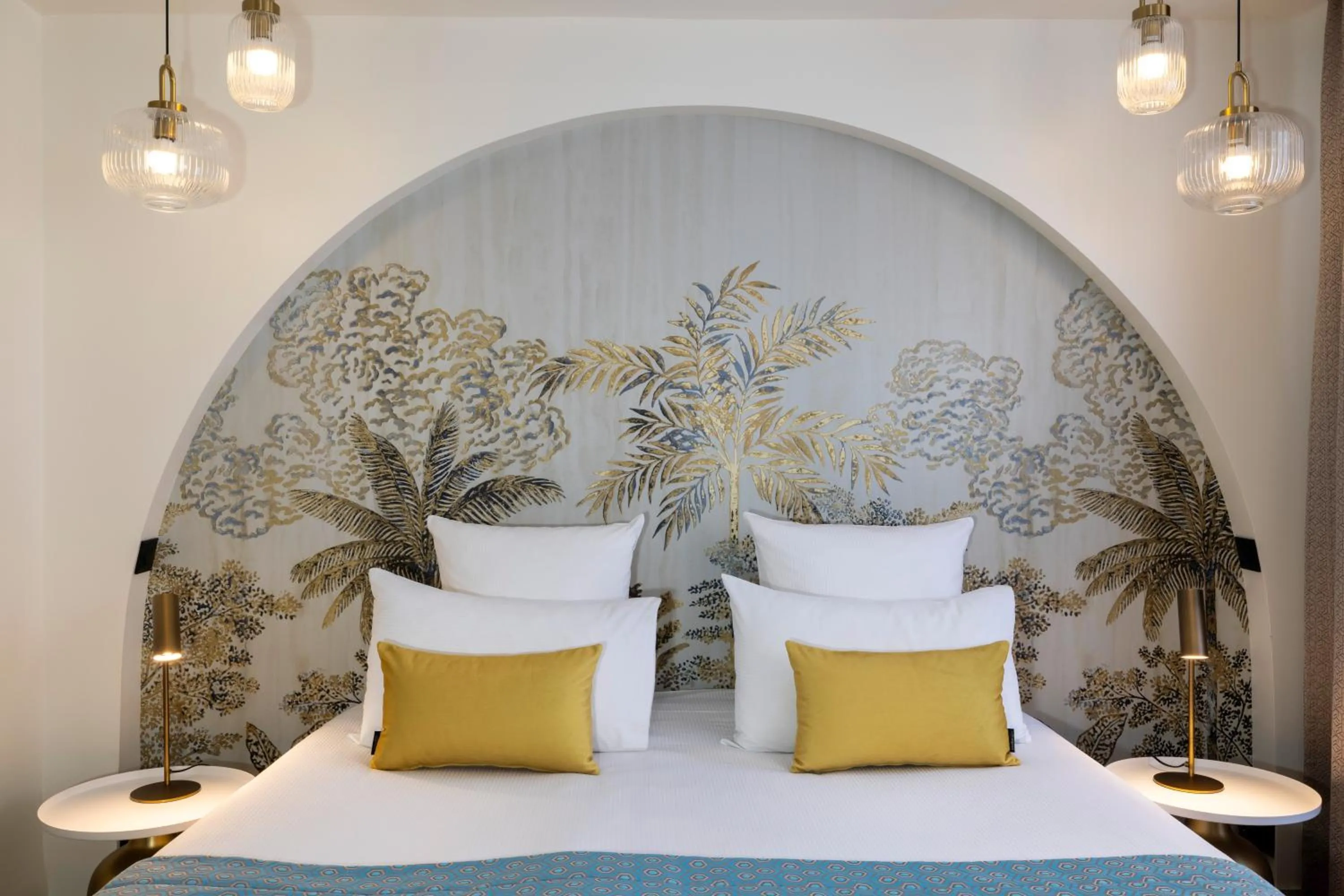 Bed in Hotel Elysées Bassano