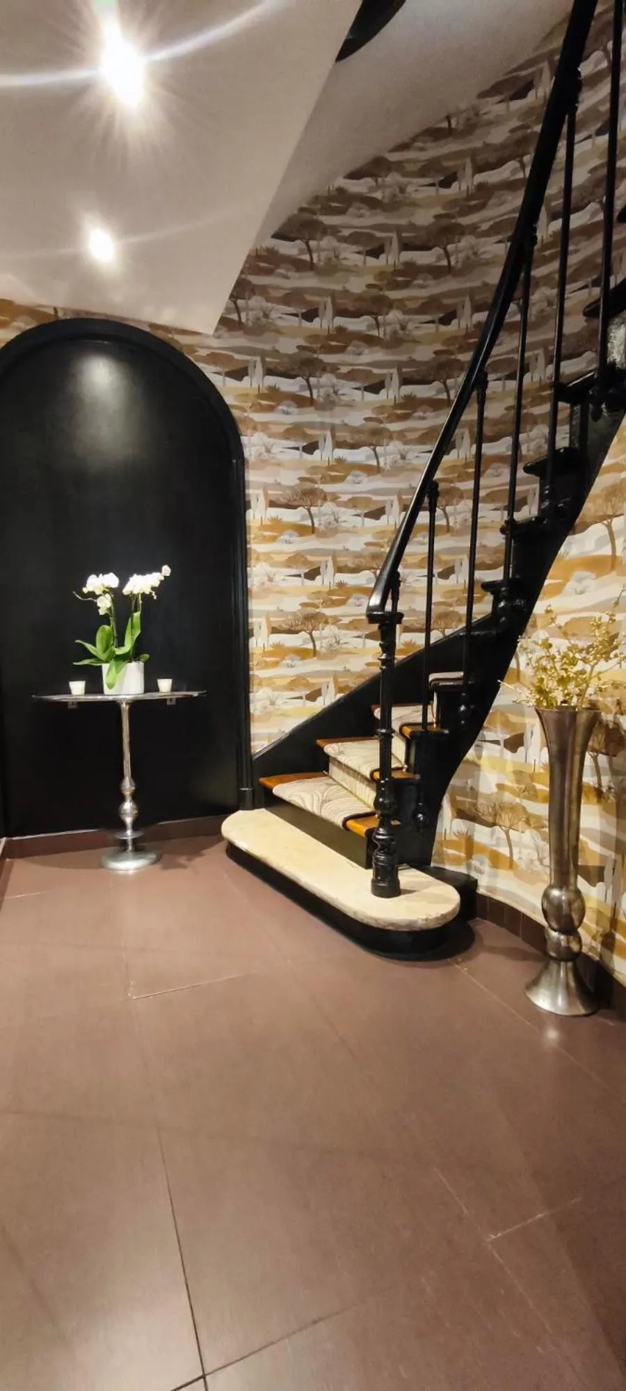 Property building in Hotel Elysées Bassano