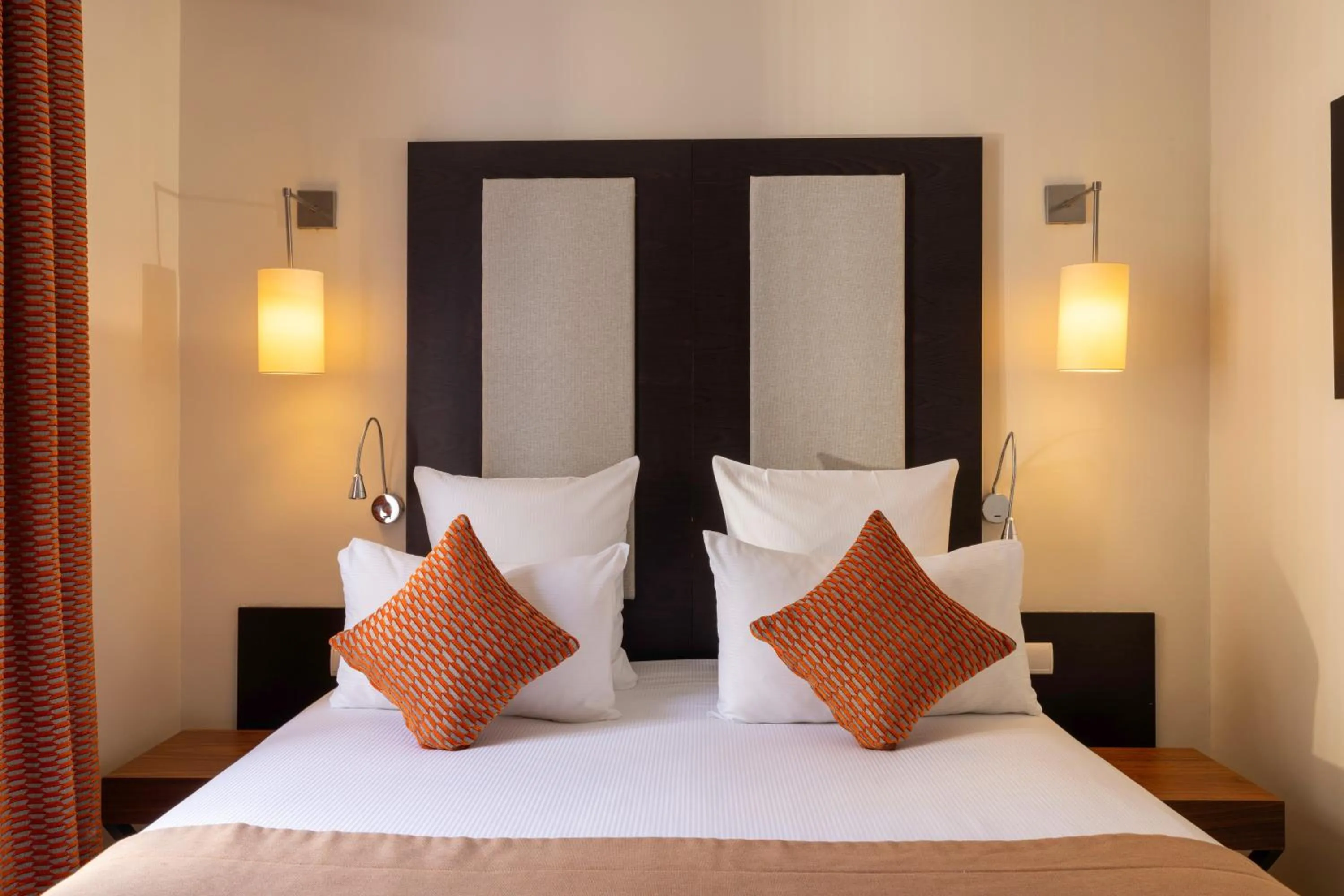 Bedroom, Bed in Hotel Elysées Bassano