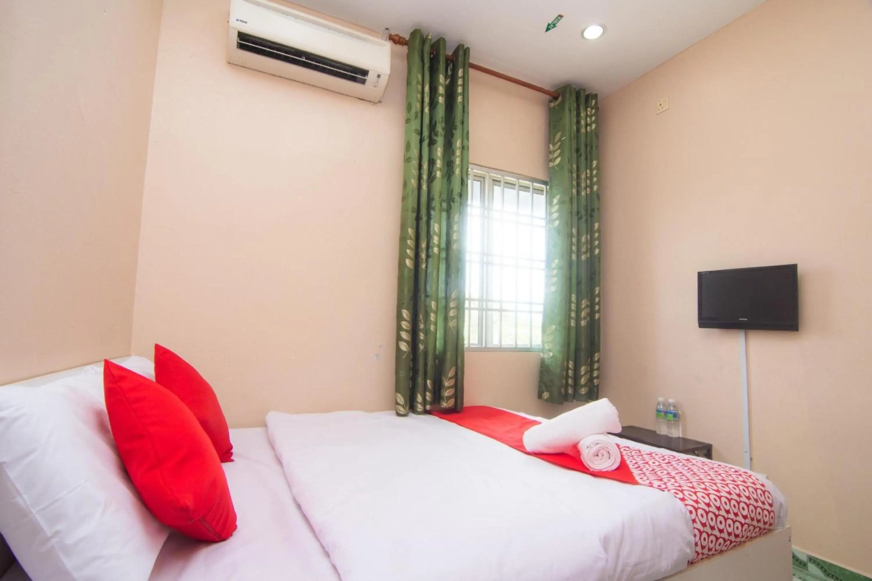 Photo of the whole room, Bed in Hotel O Hajah Rohayah