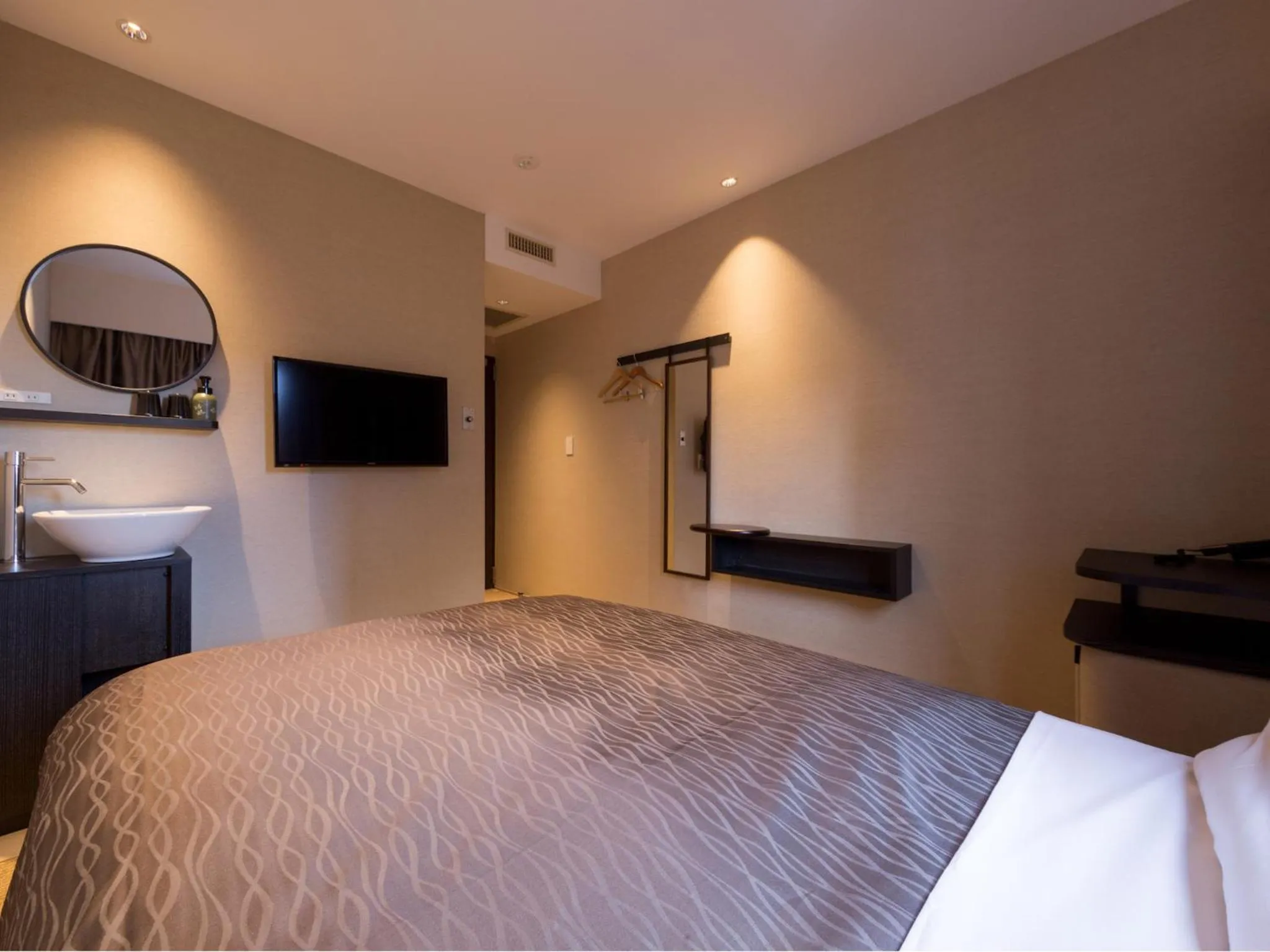 Photo of the whole room, Bed in THE HOTELS HAKATA KASANE Bayside