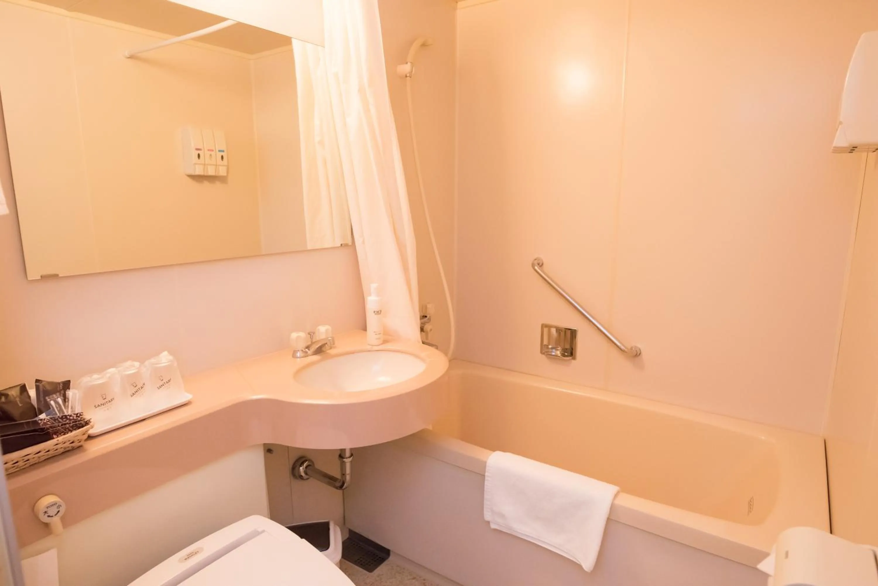 Shower in Crown Hotel Okinawa