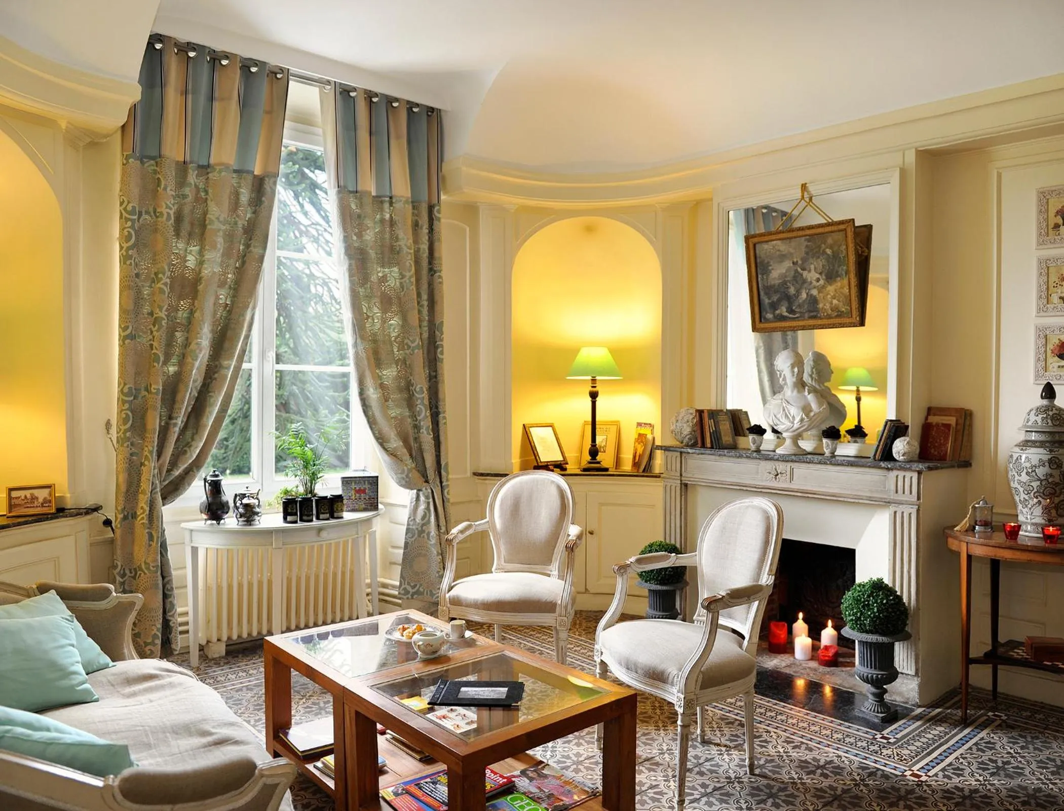 Lounge or bar in Logis Hotel Villa Marjane