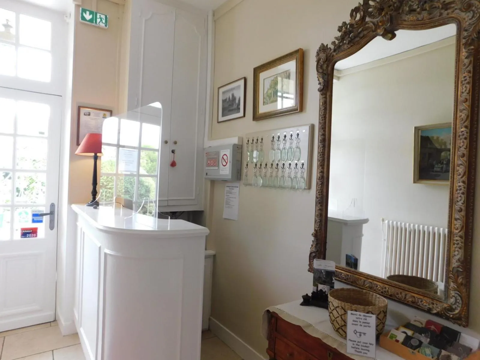 Lobby or reception in Logis Hotel Villa Marjane