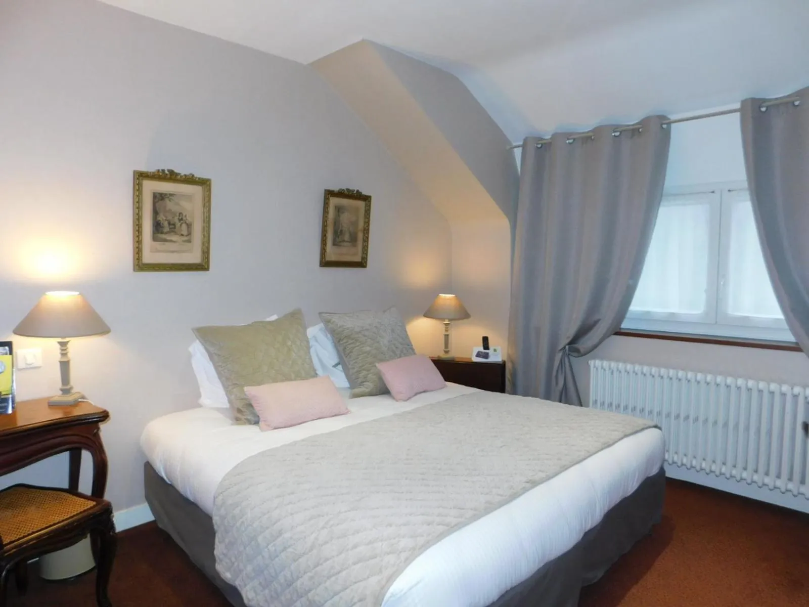 Bed in Logis Hotel Villa Marjane